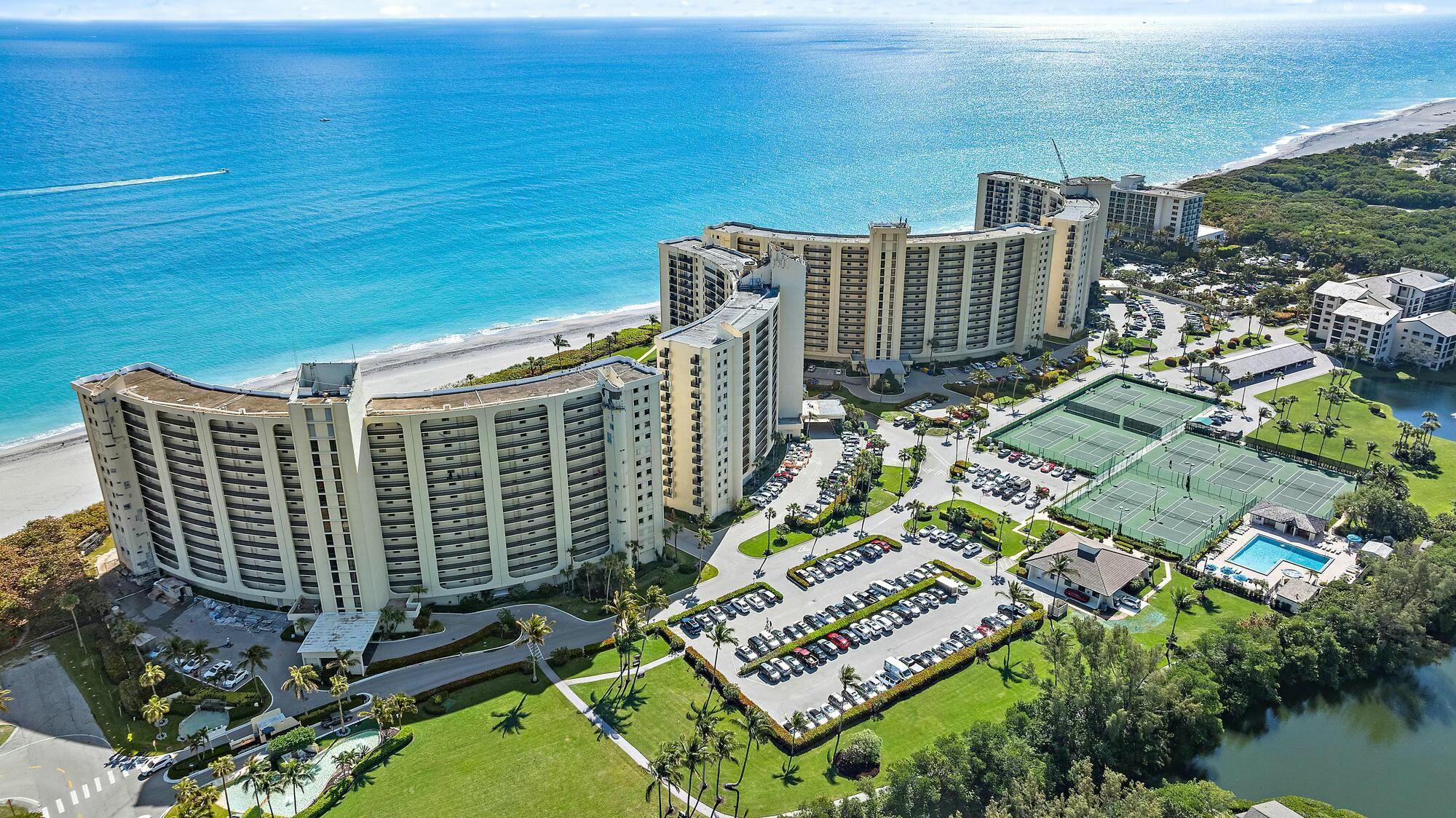 Foto de propiedad en 400 OCEAN TRAIL Way 1310, Jupiter, FL 33477 Jupiter con MLS# 
