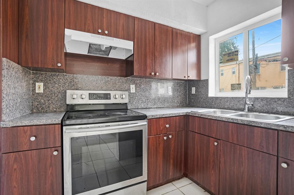 Foto de propiedad en 306 NW 84th Terrace 306, Miami, FL 33150 Miami con MLS# 