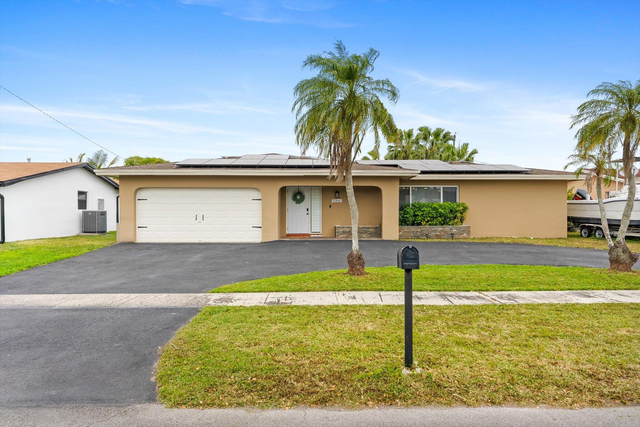 Foto de propiedad en 10661 NW 27TH Court, Sunrise, FL 33322 Sunrise con MLS# 