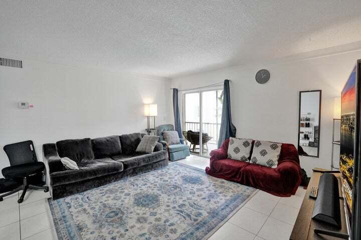 Foto de propiedad en 636 NW 13TH Street 0240, Boca Raton, FL 33486 Boca Raton con MLS# 
