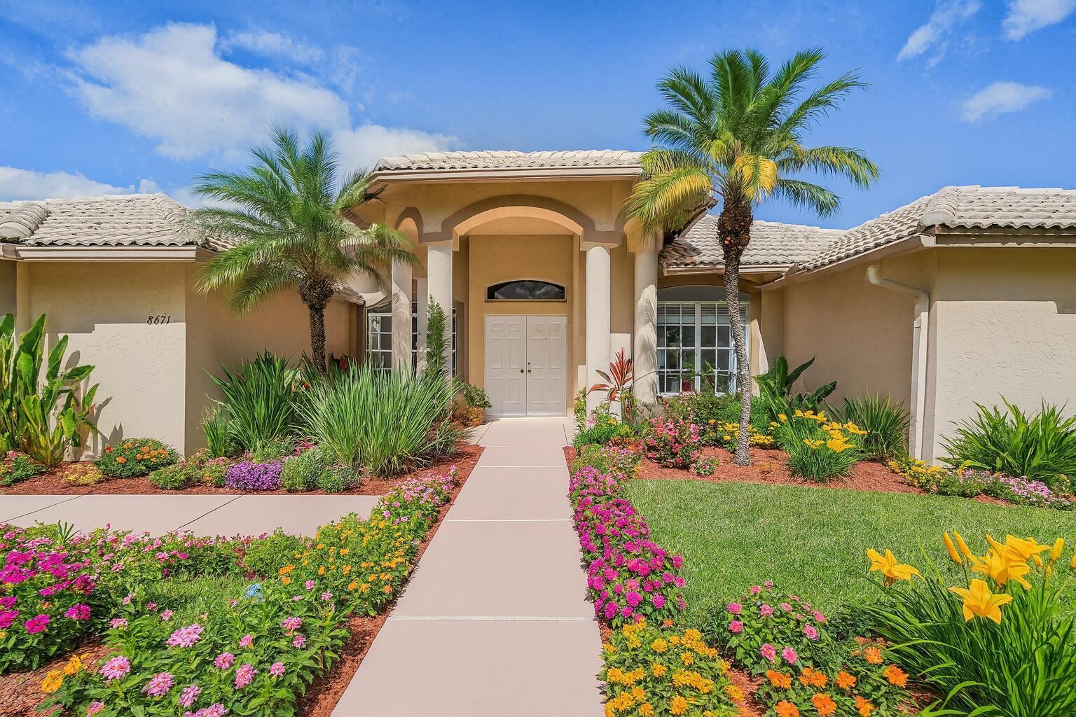 Foto de propiedad en 8671 155th Place N, Palm Beach Gardens, FL 33418 Palm Beach Gardens con MLS# 