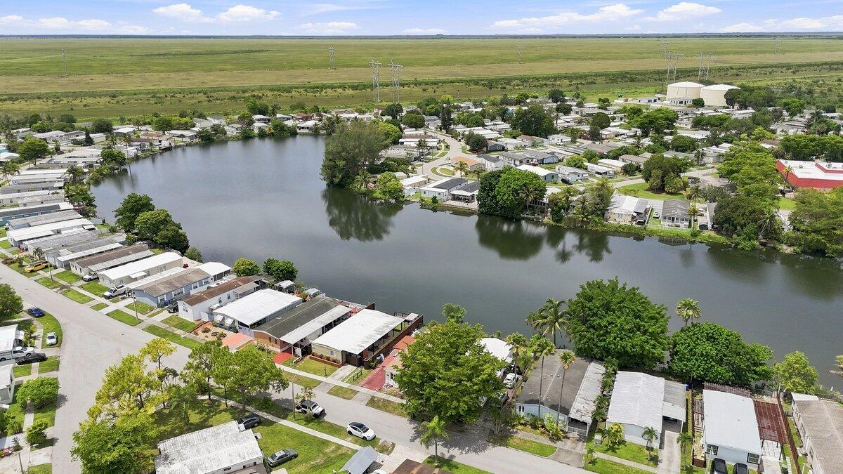 Foto de propiedad en 21671 S HERITAGE Circle, Pembroke Pines, FL 33029 Pembroke Pines con MLS# 