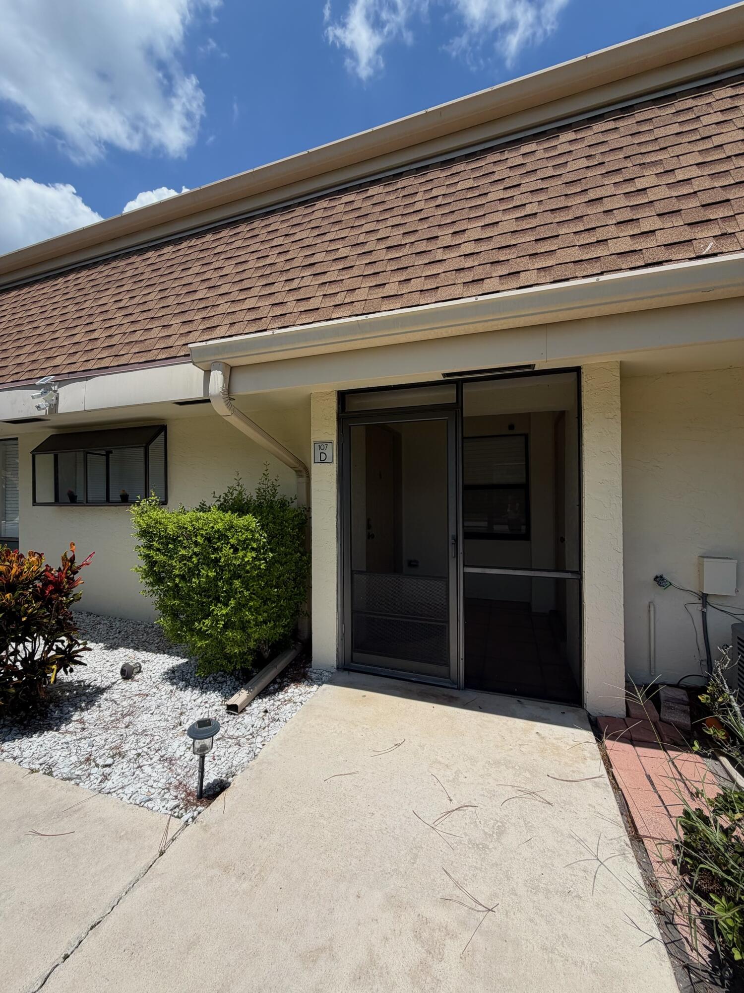 Foto de propiedad en 107 HALF MOON Circle D, Jupiter, FL 33458 Jupiter con MLS# 