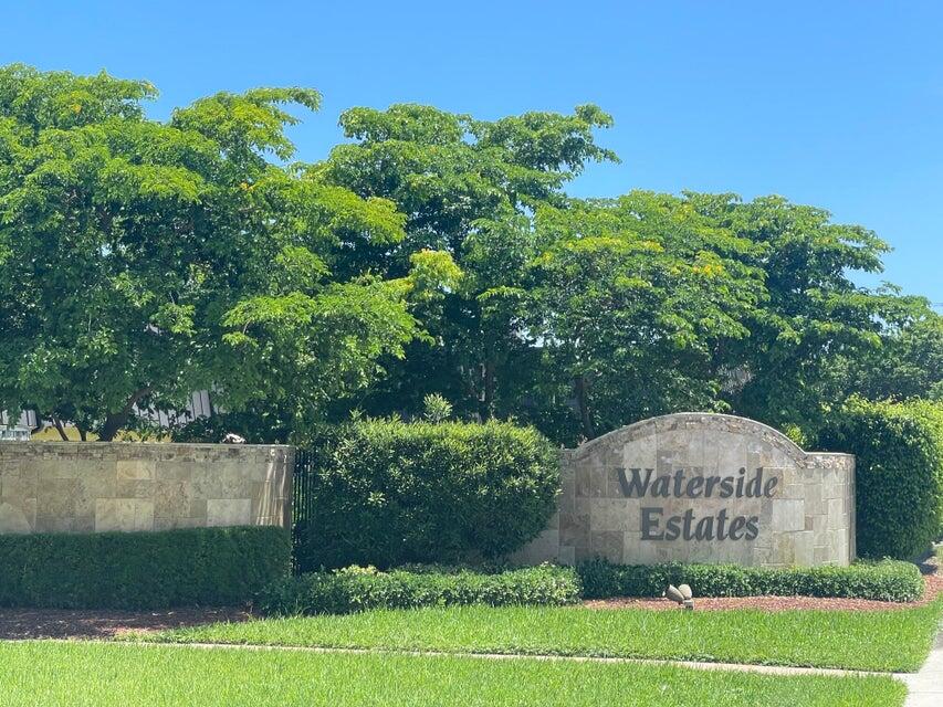 Foto de propiedad en 2370 WATERSIDE Drive, Lake Worth, FL 33461 Lake Worth con MLS# 