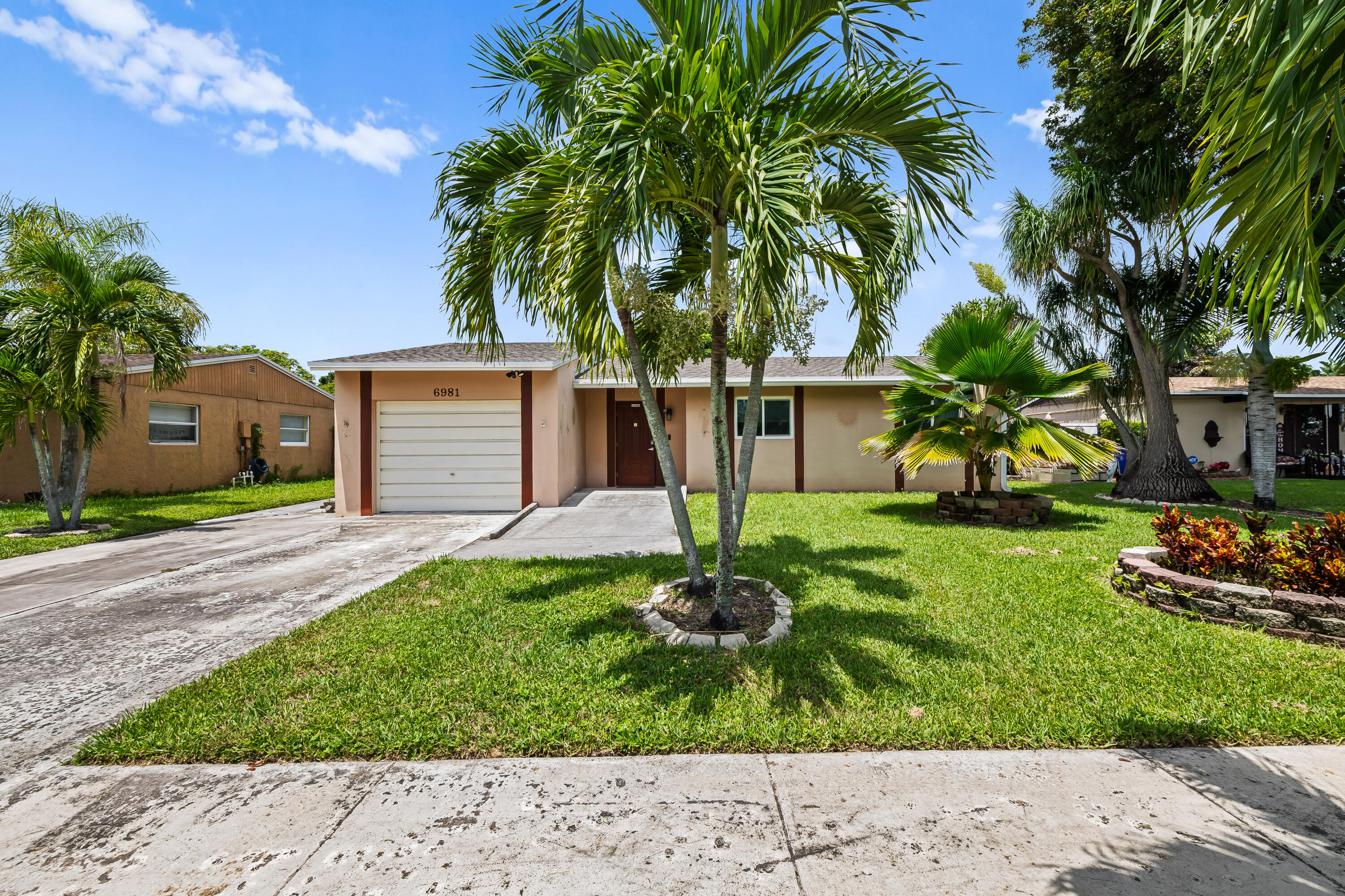 Foto de propiedad en 6981 SW 1ST Court, Margate, FL 33068 Margate con MLS# 
