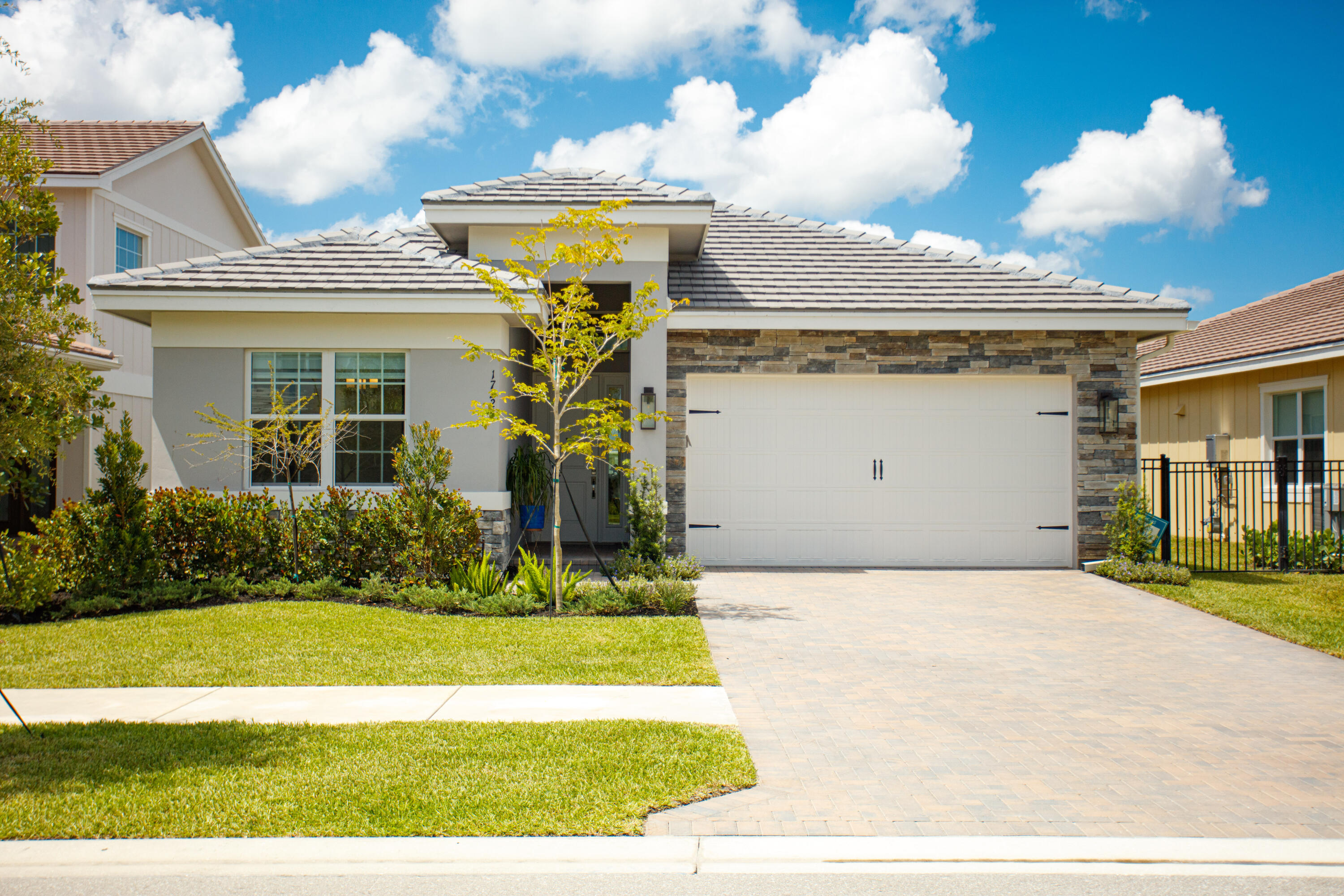 Foto de propiedad en 17223 TAWNY OWL Trail, Loxahatchee, FL 33470 Loxahatchee con MLS# 