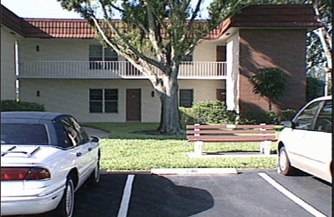 Foto de propiedad en 24 PINE ARBOR Lane 205, Vero Beach, FL 32962 Vero Beach con MLS# 