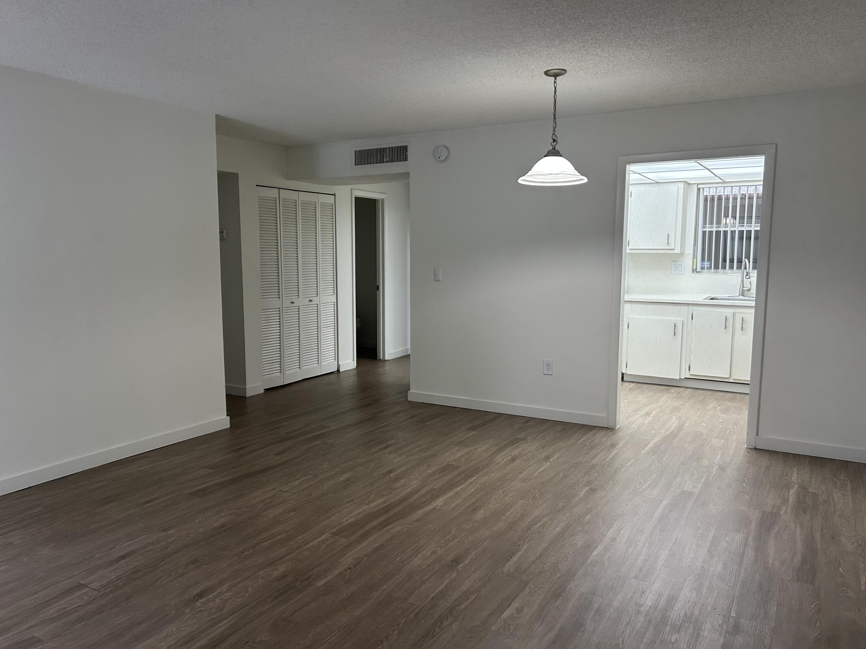 Foto de propiedad en 4108 N Pine Island Road 108, Sunrise, FL 33351 Sunrise con MLS# 