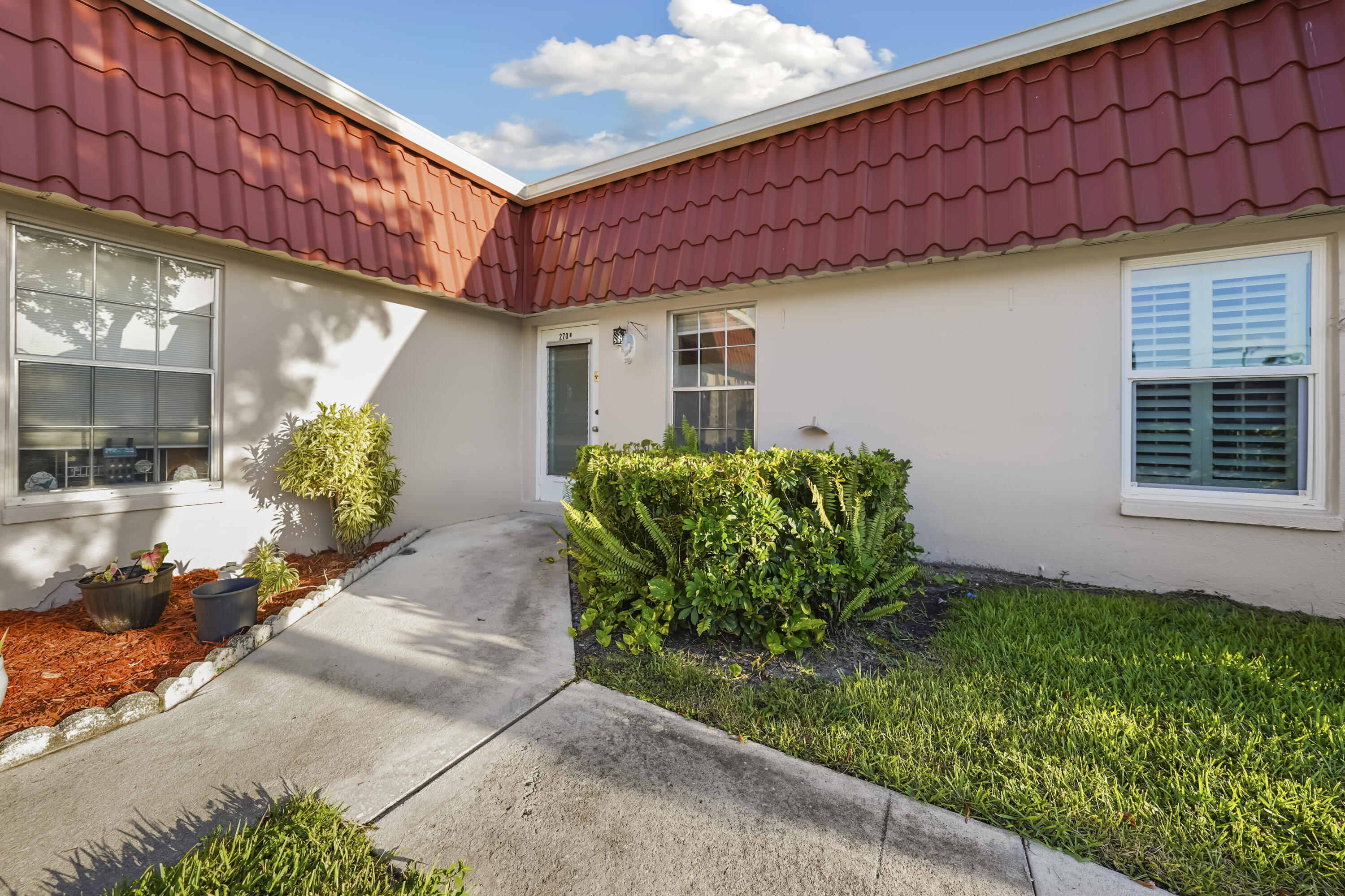Foto de propiedad en 270 CAPE COD Circle B, Lake Worth, FL 33467 Lake Worth con MLS# 