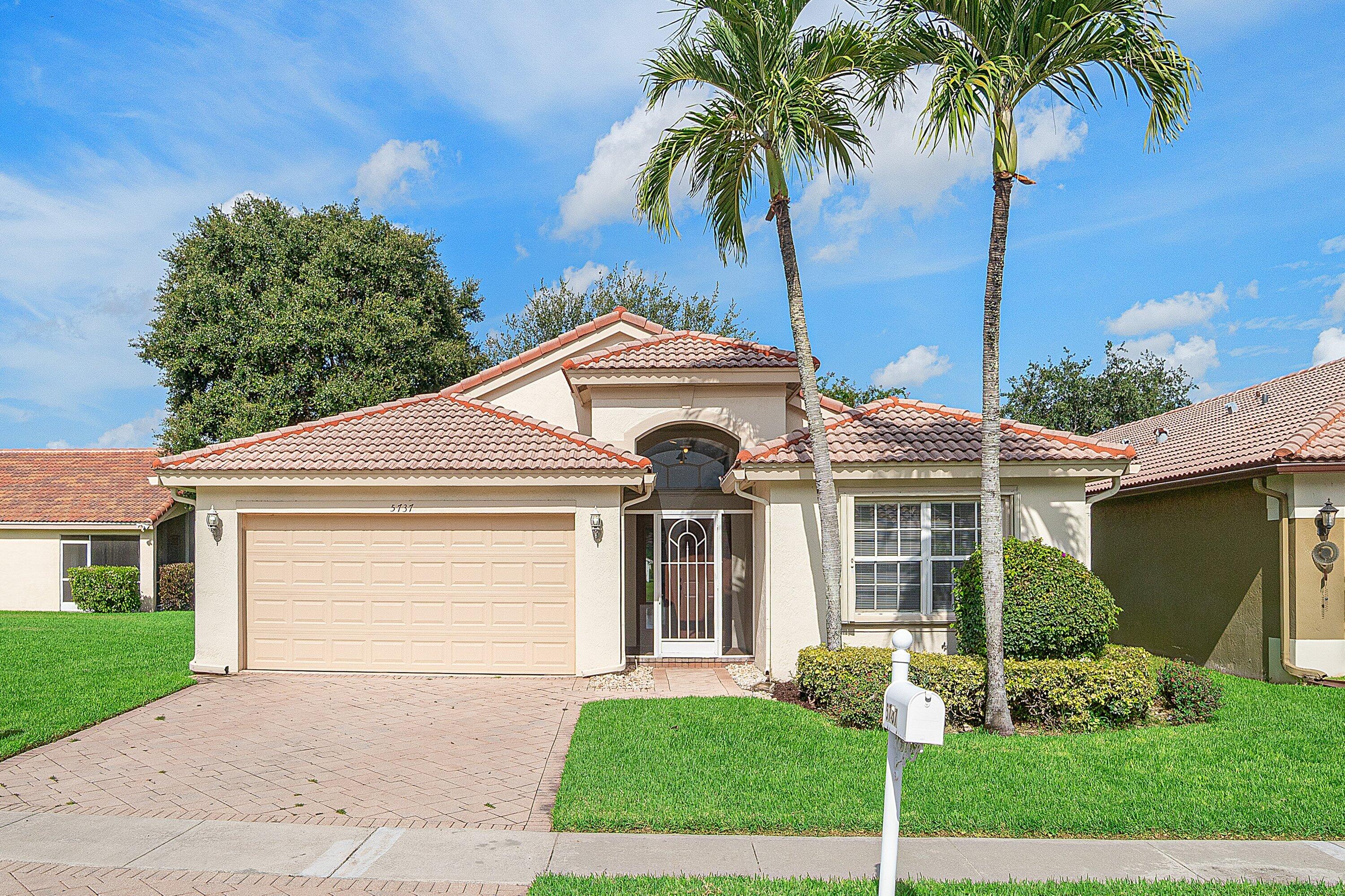 Foto de propiedad en 5737 Royal Club Drive, Boynton Beach, FL 33437 Boynton Beach con MLS# 