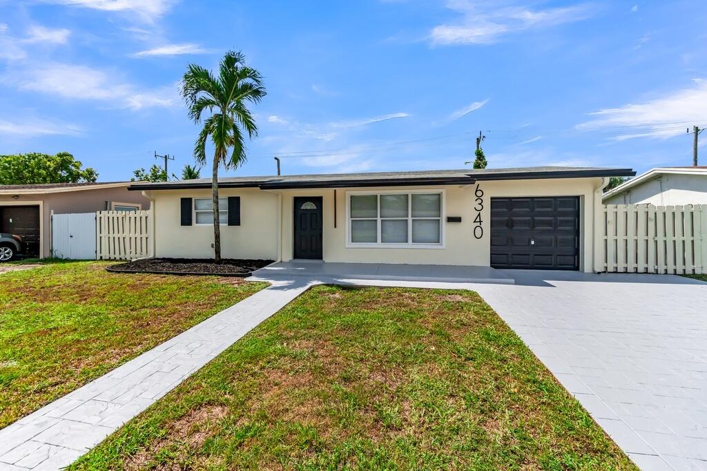 Foto de propiedad en 6340 Liberty Street, Hollywood, FL 33024 Hollywood con MLS# 