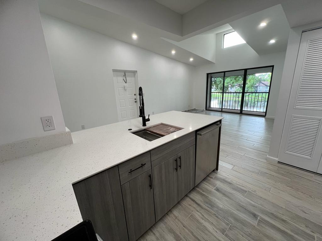 Foto de propiedad en 712 Sunny Pine Way C3, Greenacres, FL 33415 Greenacres con MLS# 