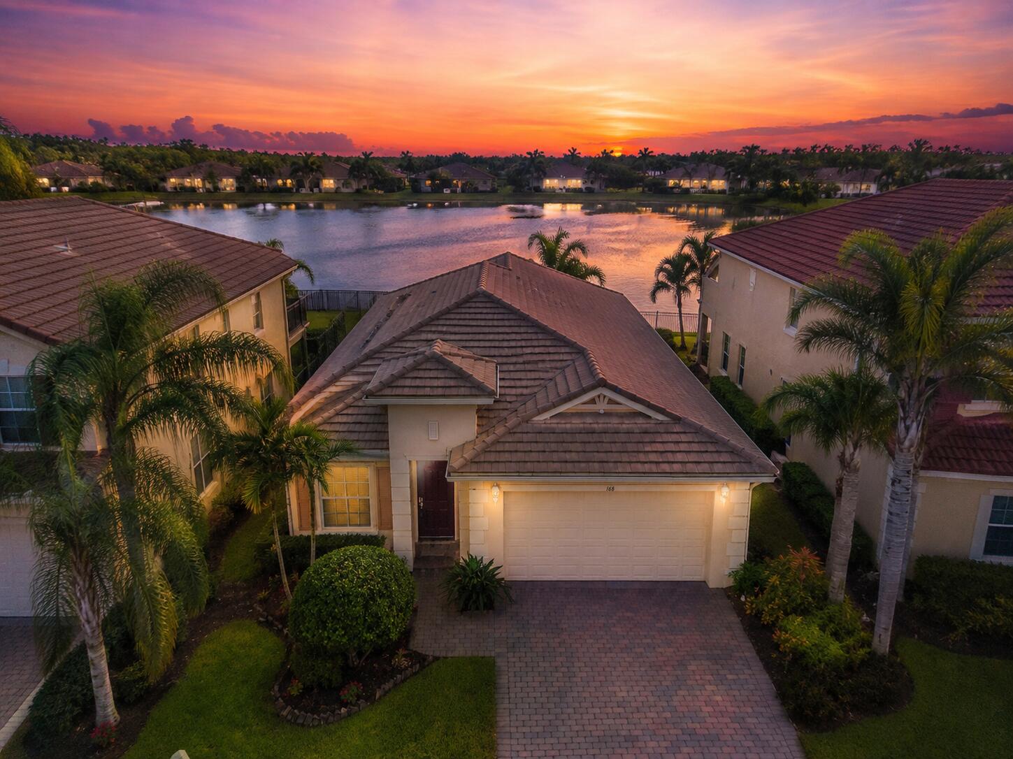 Foto de propiedad en 168 Belle Grove Lane, West Palm Beach, FL 33411 West Palm Beach con MLS# 