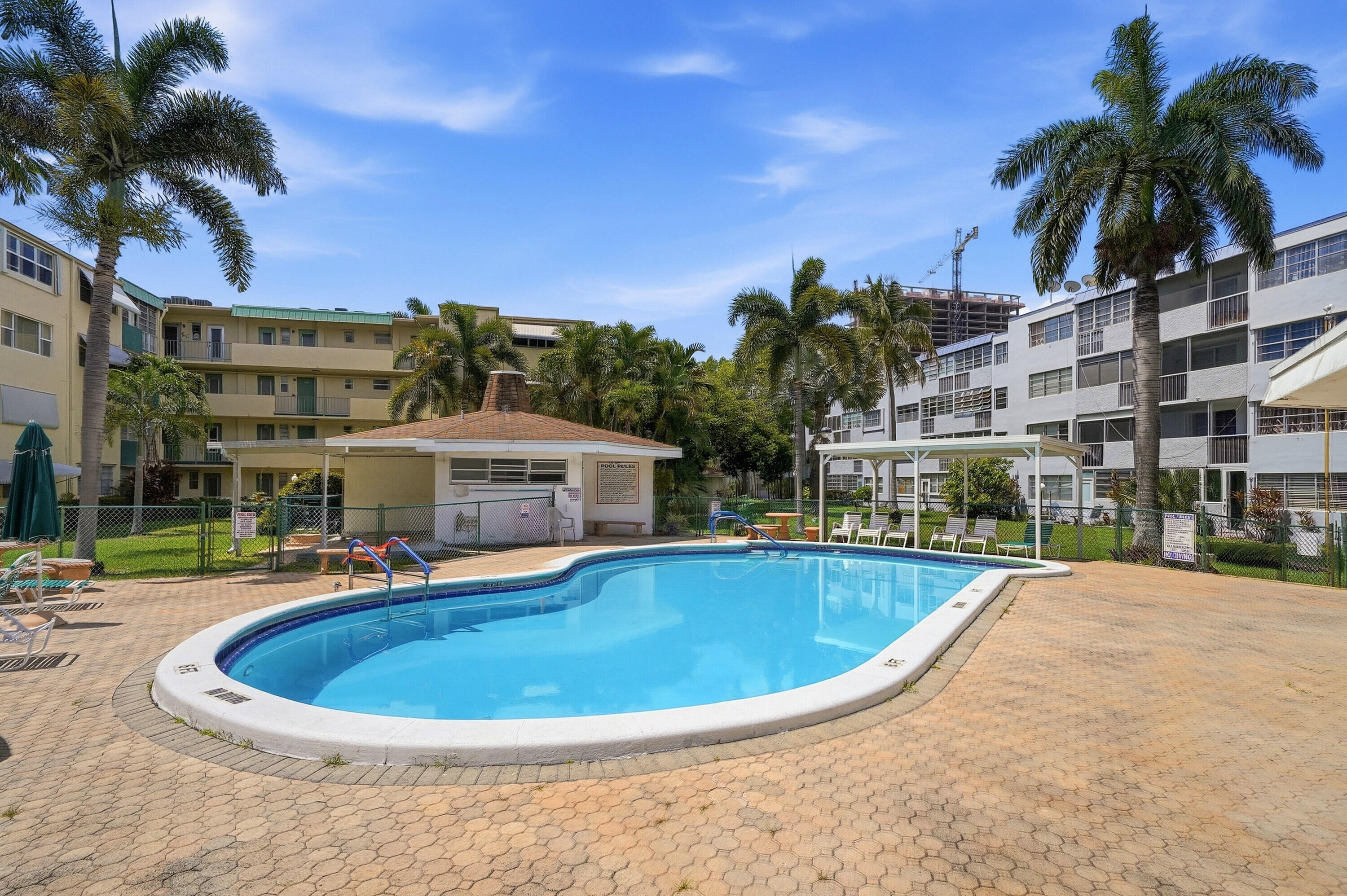 Foto de propiedad en 1333 E HALLANDALE BEACH Boulevard 335, Hallandale Beach, FL 33009 Hallandale Beach con MLS# 