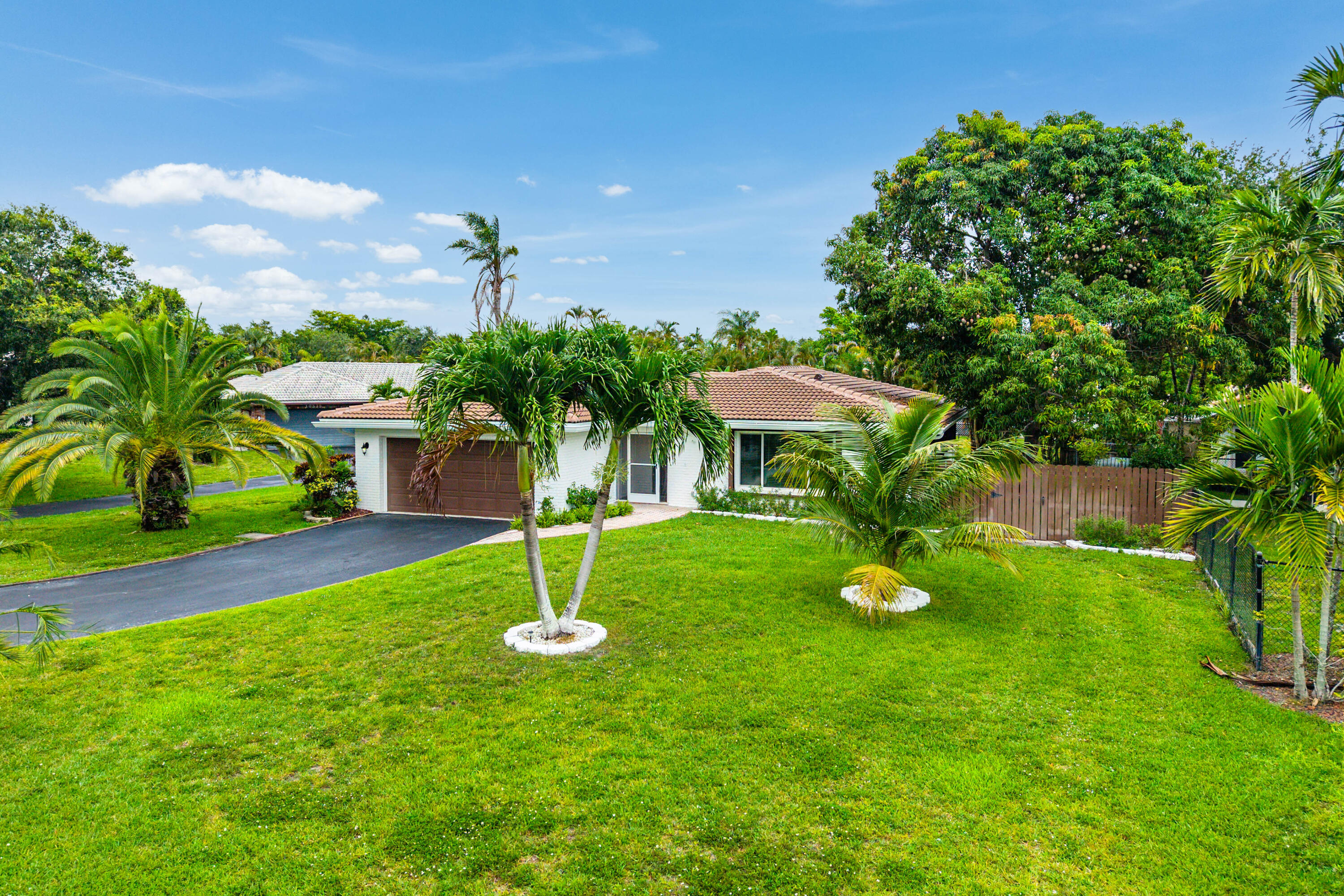 Foto de propiedad en 4025 NW 105TH Avenue, Coral Springs, FL 33065 Coral Springs con MLS# 