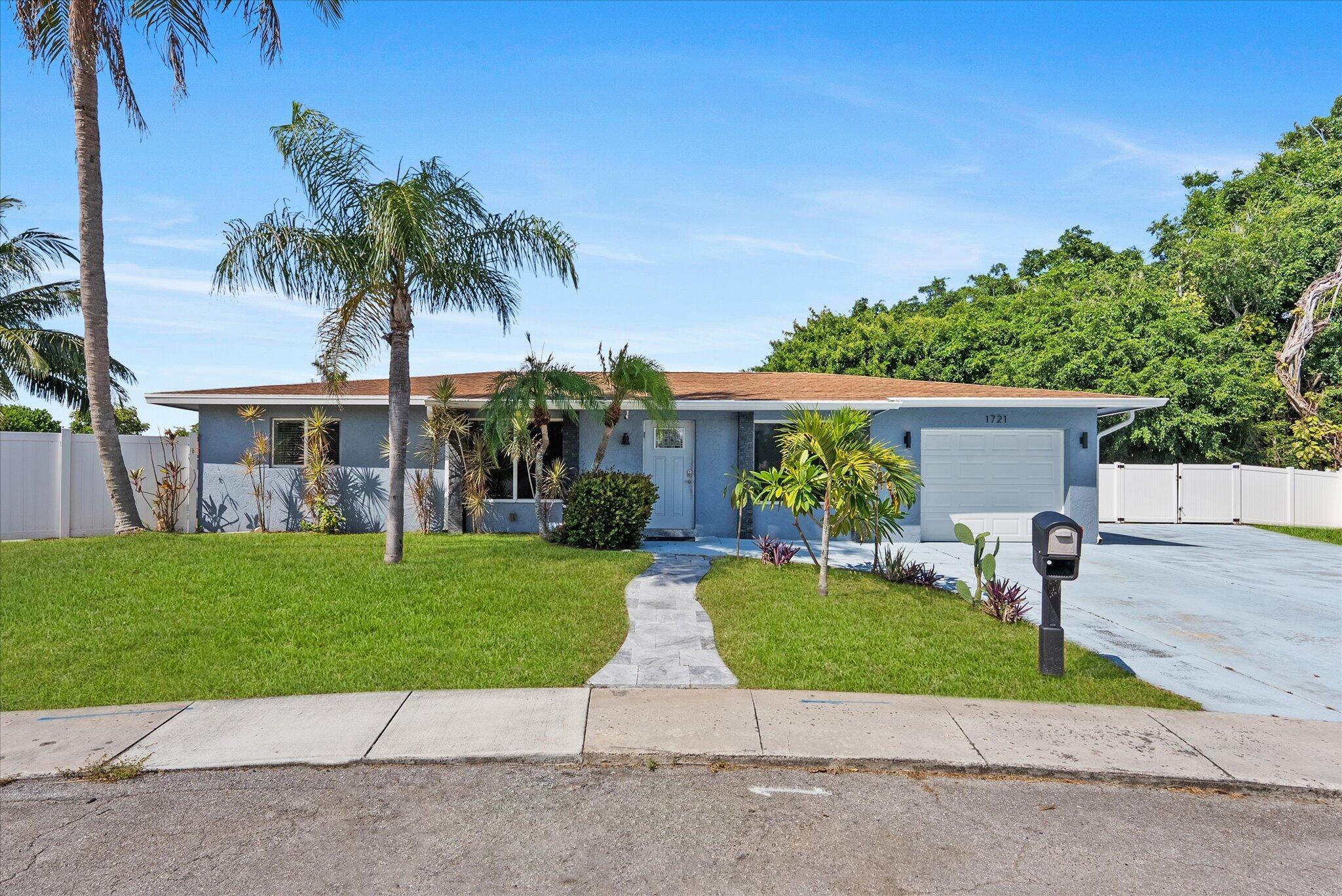 Foto de propiedad en 1721 SW 10TH Street, Boca Raton, FL 33486 Boca Raton con MLS# 