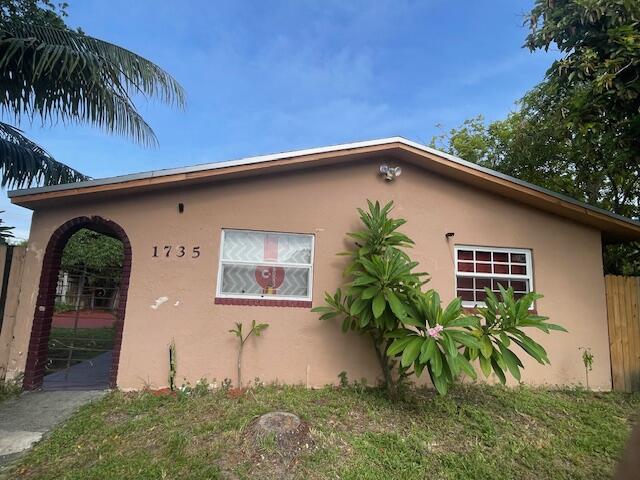 Foto de propiedad en 1735 SW 44th Terrace, Fort Lauderdale, FL 33317 Fort Lauderdale con MLS# 