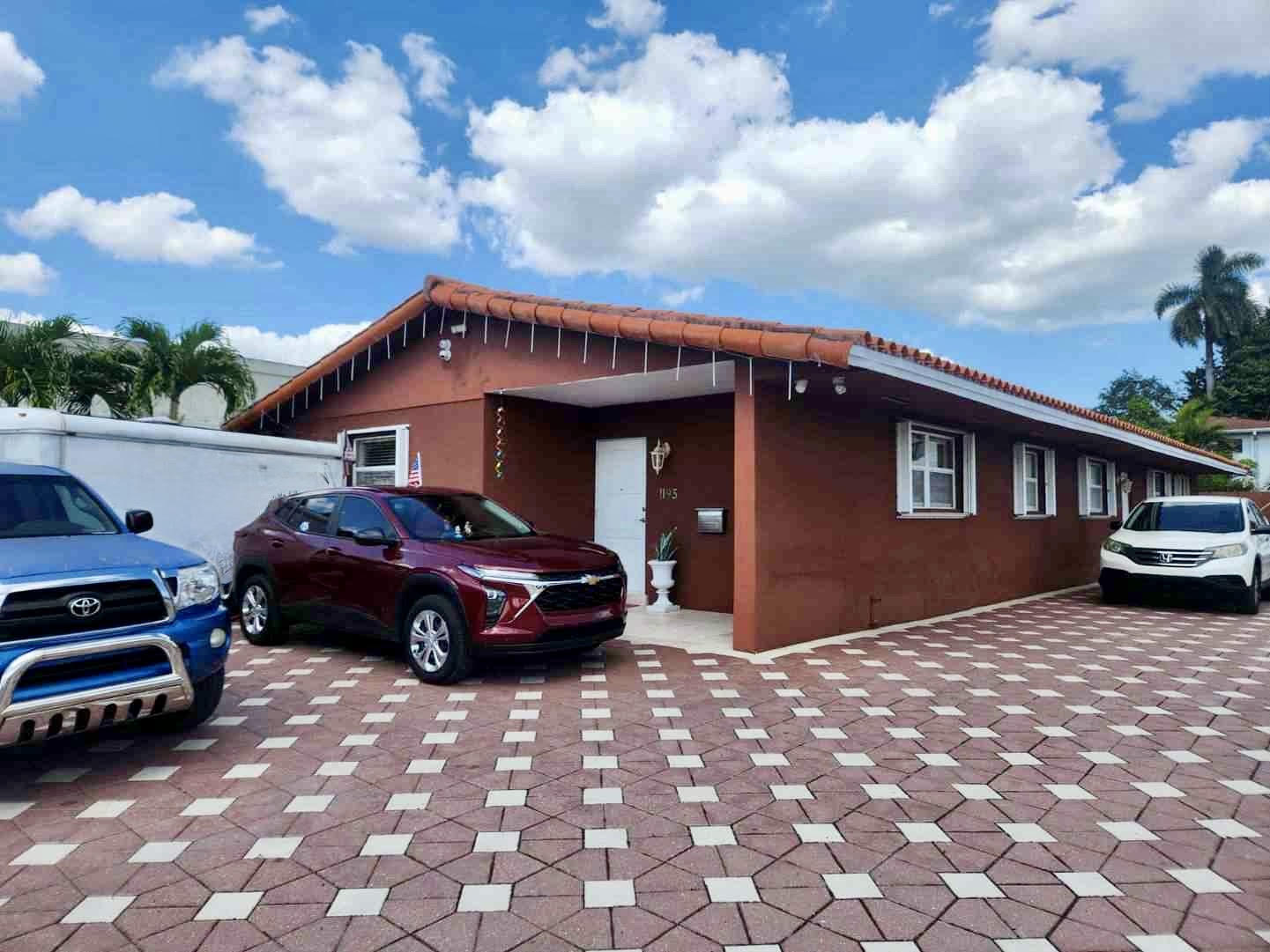 Foto de propiedad en 1195 NW 30TH Place, Miami, FL 33125 Miami con MLS# 