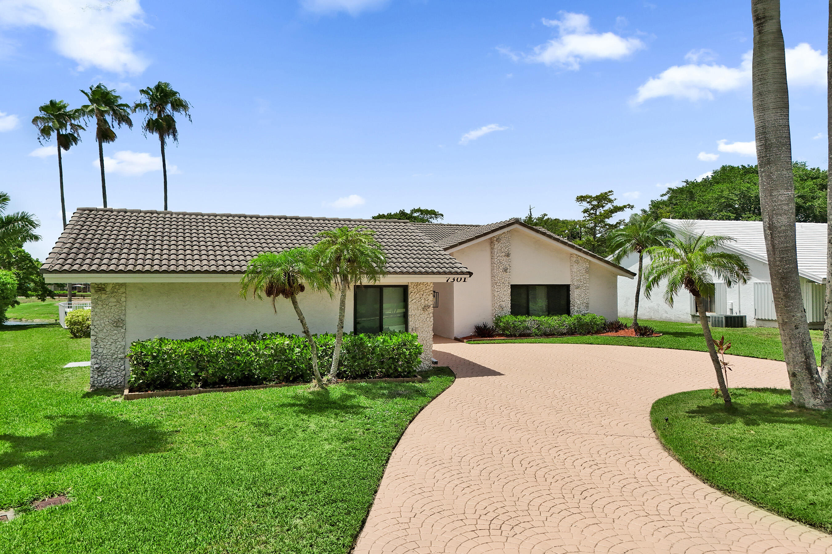 Foto de propiedad en 7301 NW 83rd Way, Tamarac, FL 33321 Tamarac con MLS# 