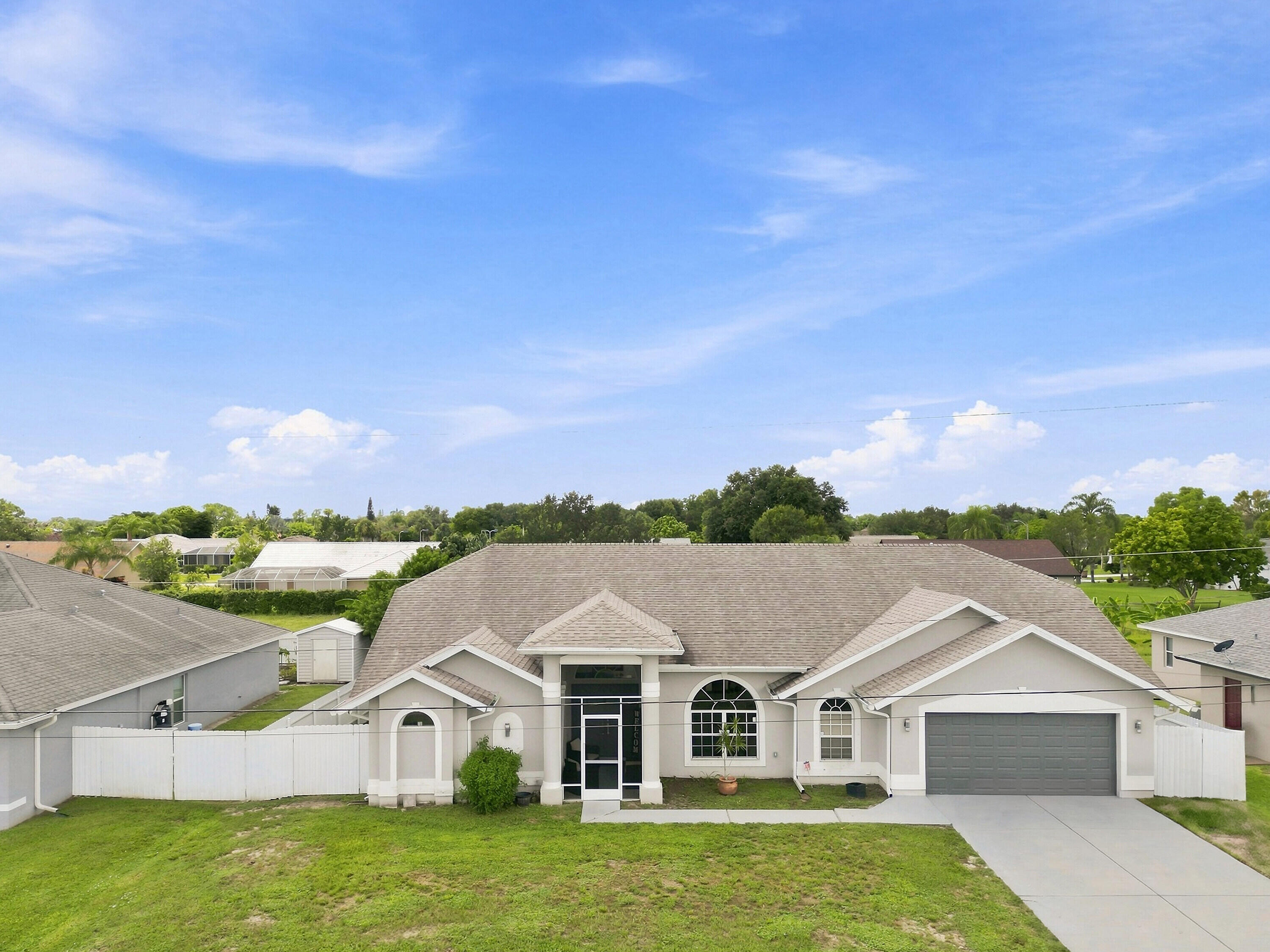 En Venta 680 MANHATTAN Street E, Lehigh Acres, FL 33974, Lehigh Acres, FL 33974