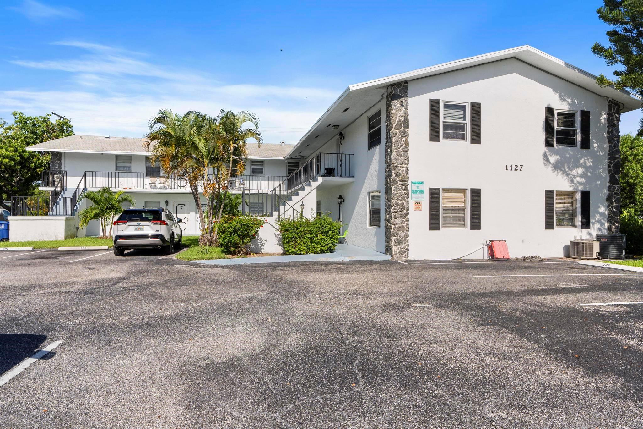 Foto de propiedad en 1127 S FEDERAL Highway 103, Lake Worth Beach, FL 33460 Lake Worth Beach con MLS# 