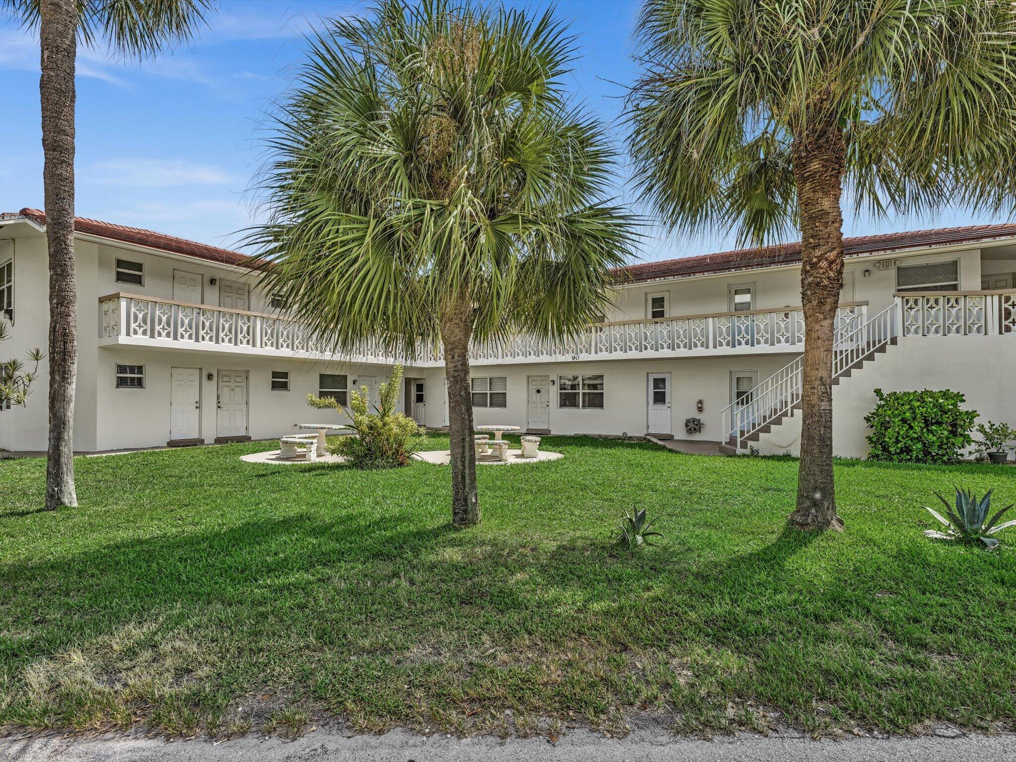 Foto de propiedad en 90 NE 19th Avenue 10, Deerfield Beach, FL 33441 Deerfield Beach con MLS# 