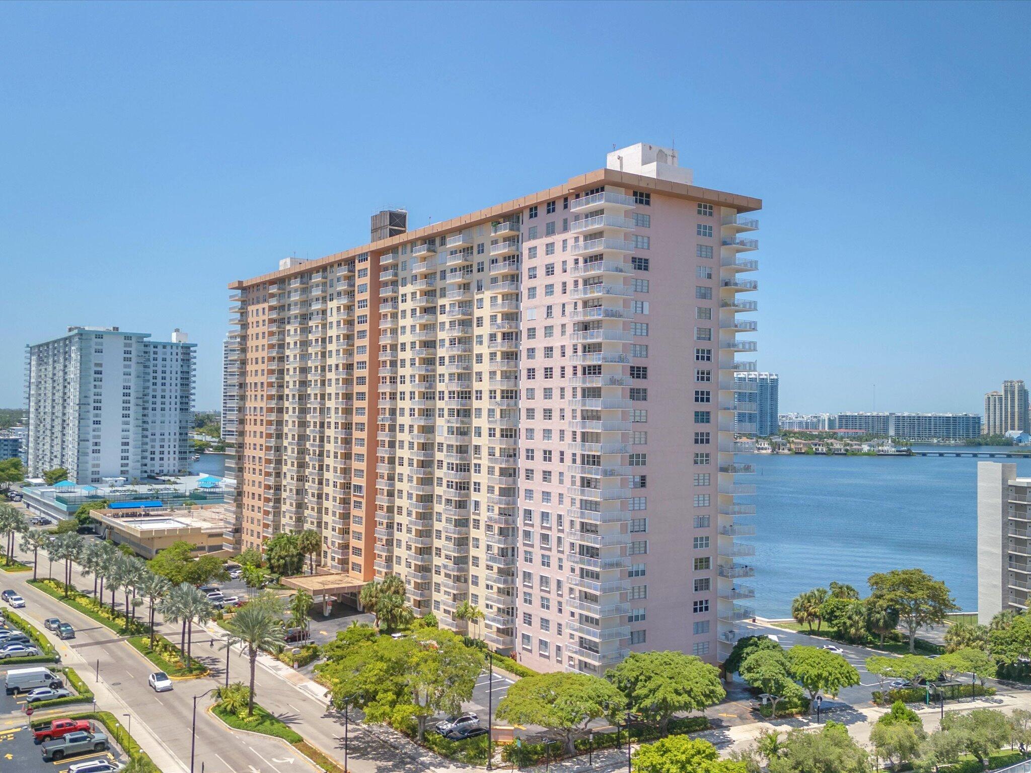 Foto de propiedad en 251 174th Street 2310, Sunny Isles Beach, FL 33160 Sunny Isles Beach con MLS# 