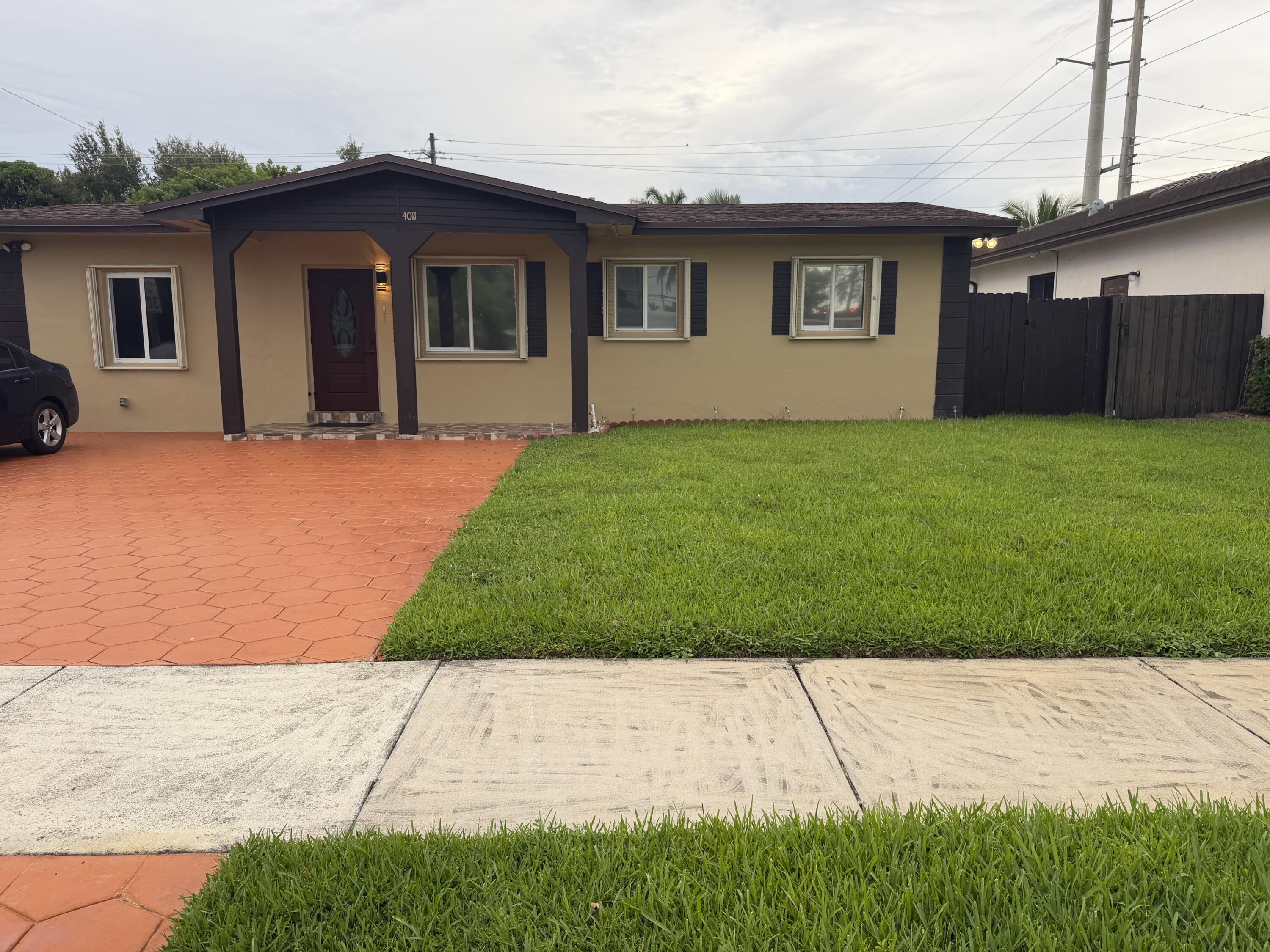 Foto de propiedad en 4011 SW 28TH Street, West Park, FL 33023 West Park con MLS# 