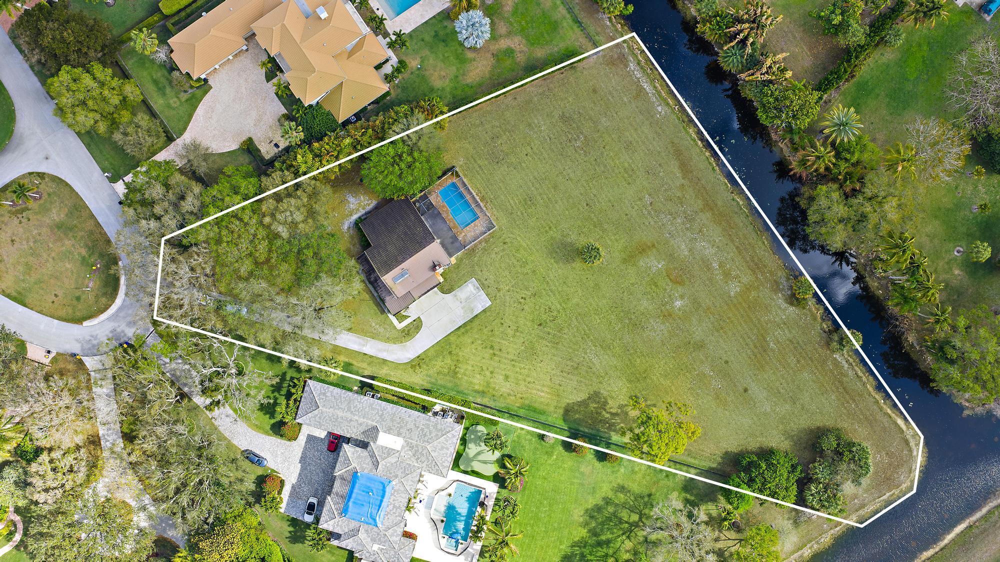Foto de propiedad en 8090 Native Dancer Road E, Palm Beach Gardens, FL 33418 Palm Beach Gardens con MLS# 