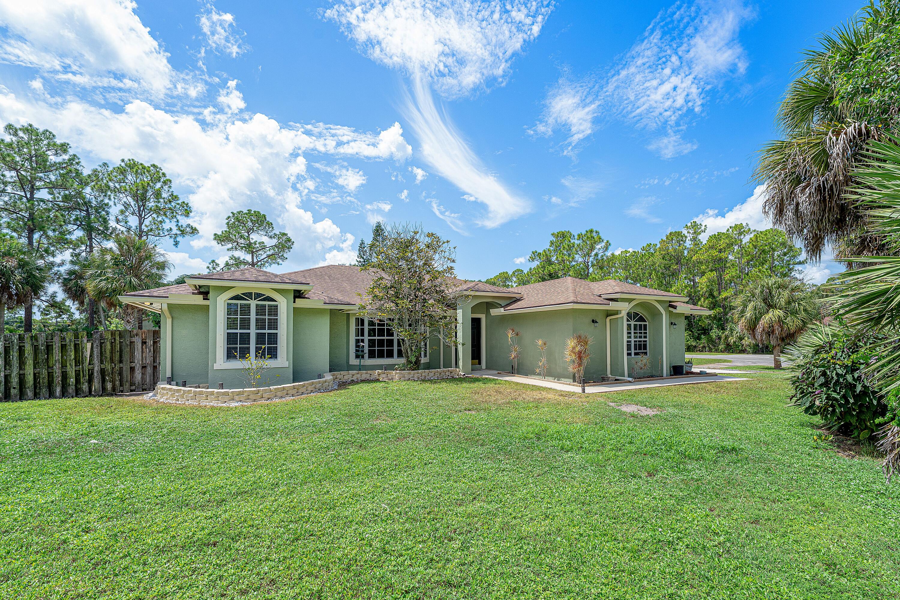 Foto de propiedad en 17970 91ST Place N, The Acreage, FL 33470 The Acreage con MLS# 