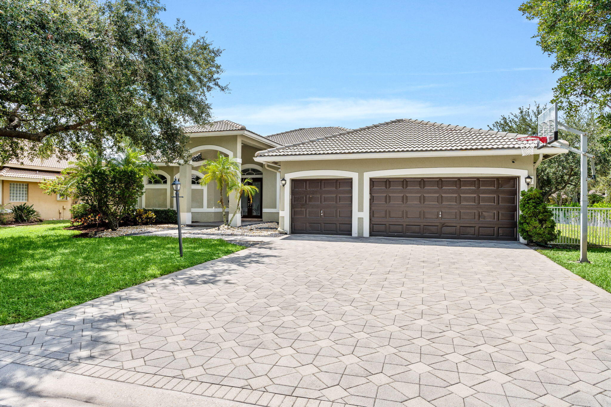 Foto de propiedad en 10668 NW 69TH Street, Parkland, FL 33076 Parkland con MLS# 