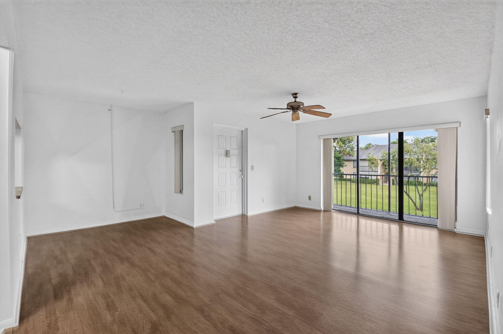 Foto de propiedad en 720 SUNNY PINE Way G2, Greenacres, FL 33415 Greenacres con MLS# 