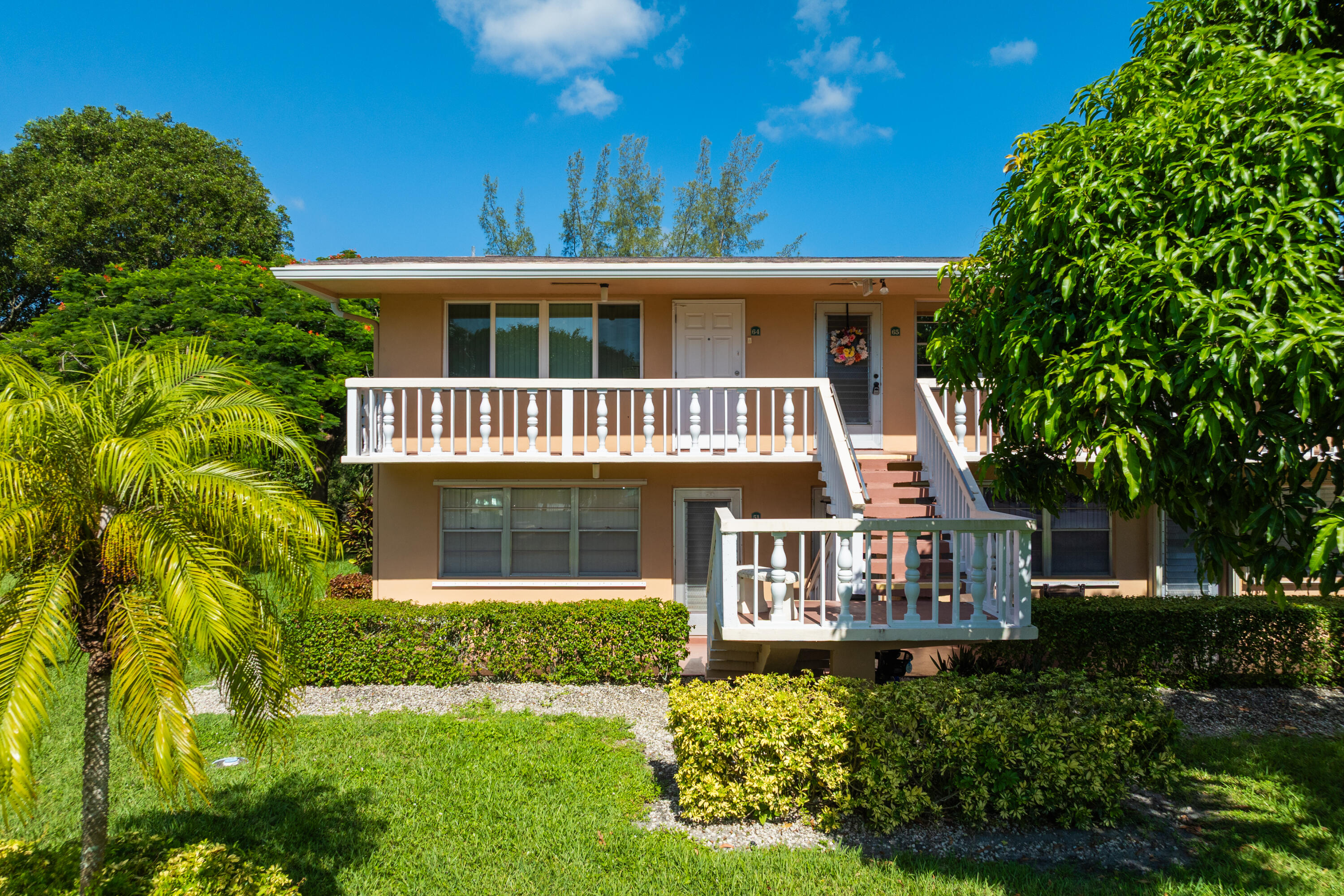 Foto de propiedad en 65 Camden C, West Palm Beach, FL 33417 West Palm Beach con MLS# 