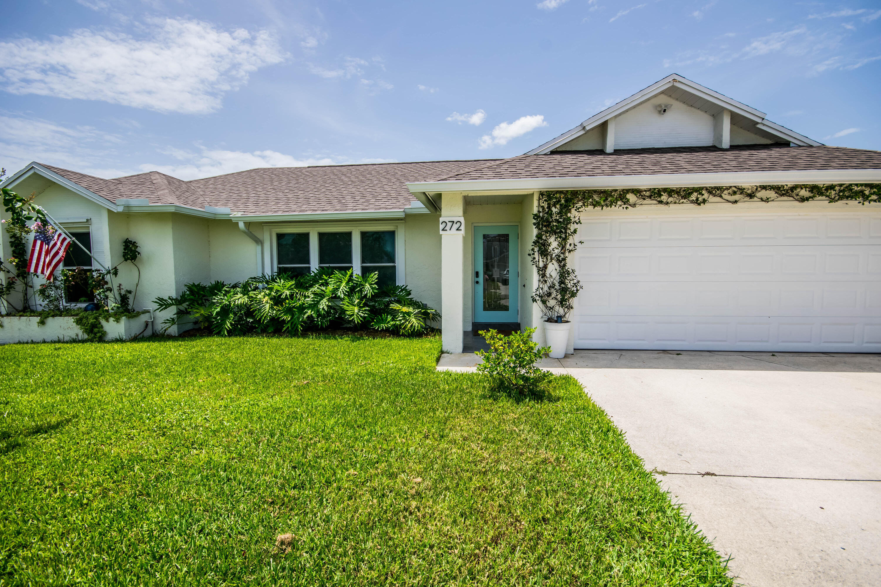 Foto de propiedad en 272 SW FAIRCHILD Avenue, Port St. Lucie, FL 34984 Port St. Lucie con MLS# 