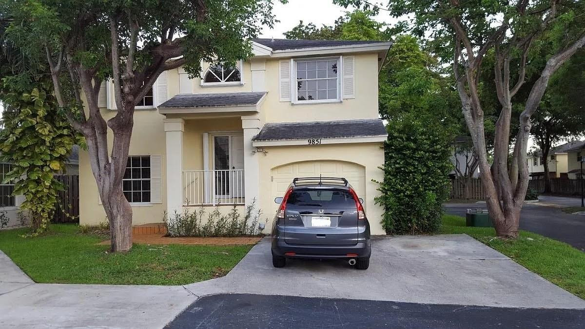 Foto de propiedad en 9851 SW 117th Court, Miami, FL 33186 Miami con MLS# 