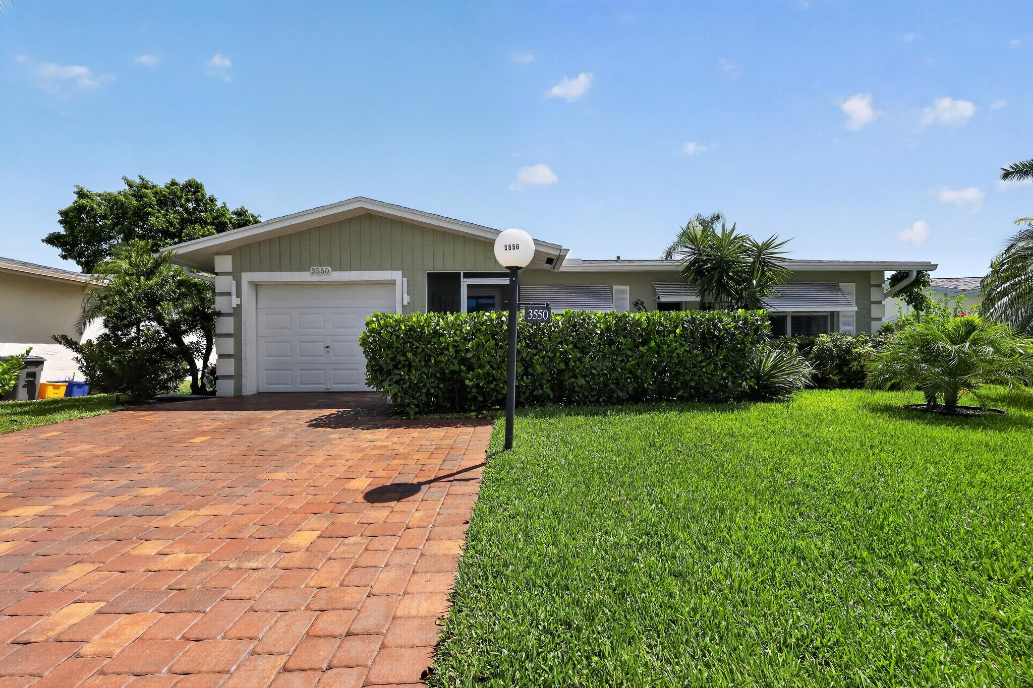 Foto de propiedad en 3550 Joseph Drive, West Palm Beach, FL 33417 West Palm Beach con MLS# 