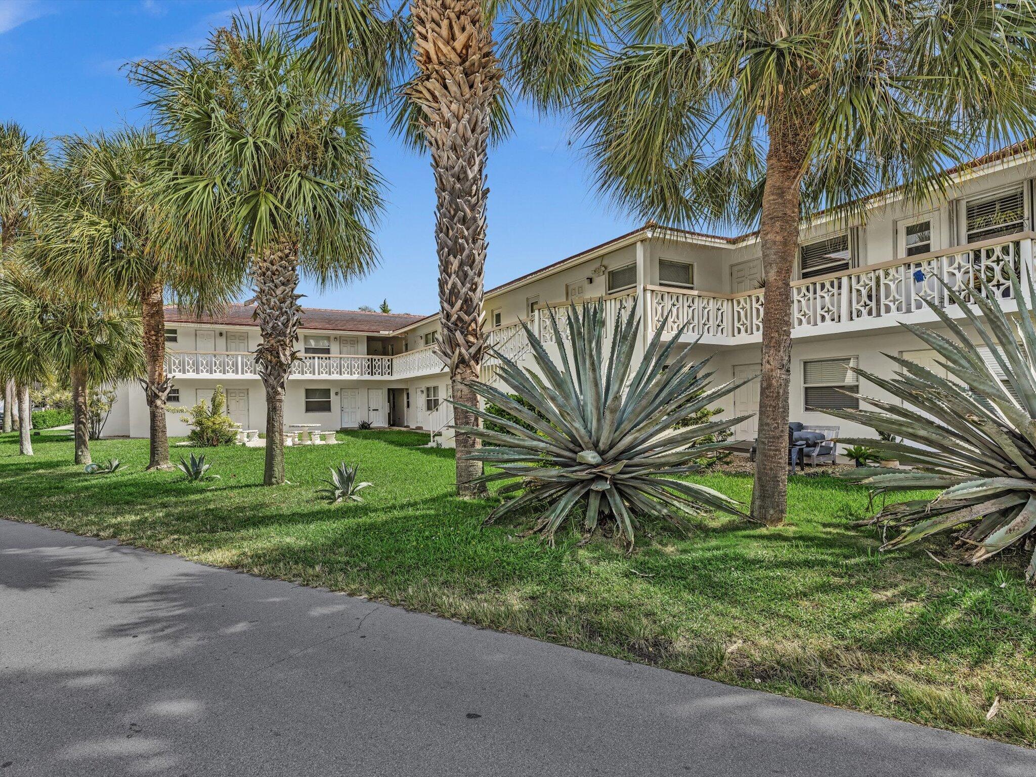 Foto de propiedad en 90 NE 19th Avenue 8, Deerfield Beach, FL 33441 Deerfield Beach con MLS# 
