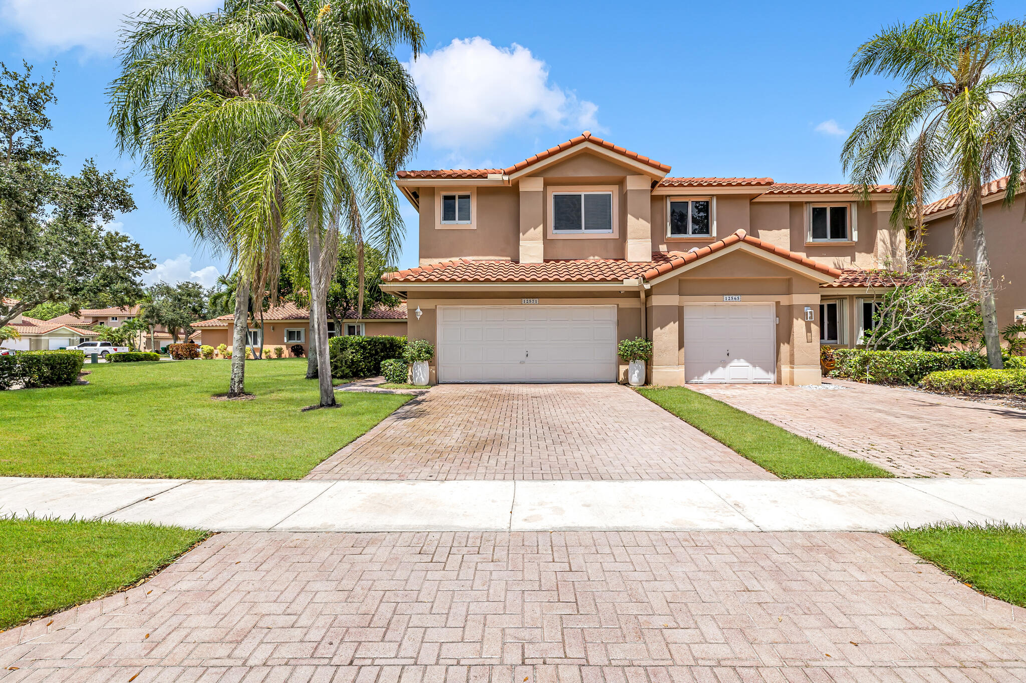 Foto de propiedad en 12571 NW 57th Court, Coral Springs, FL 33076 Coral Springs con MLS# 
