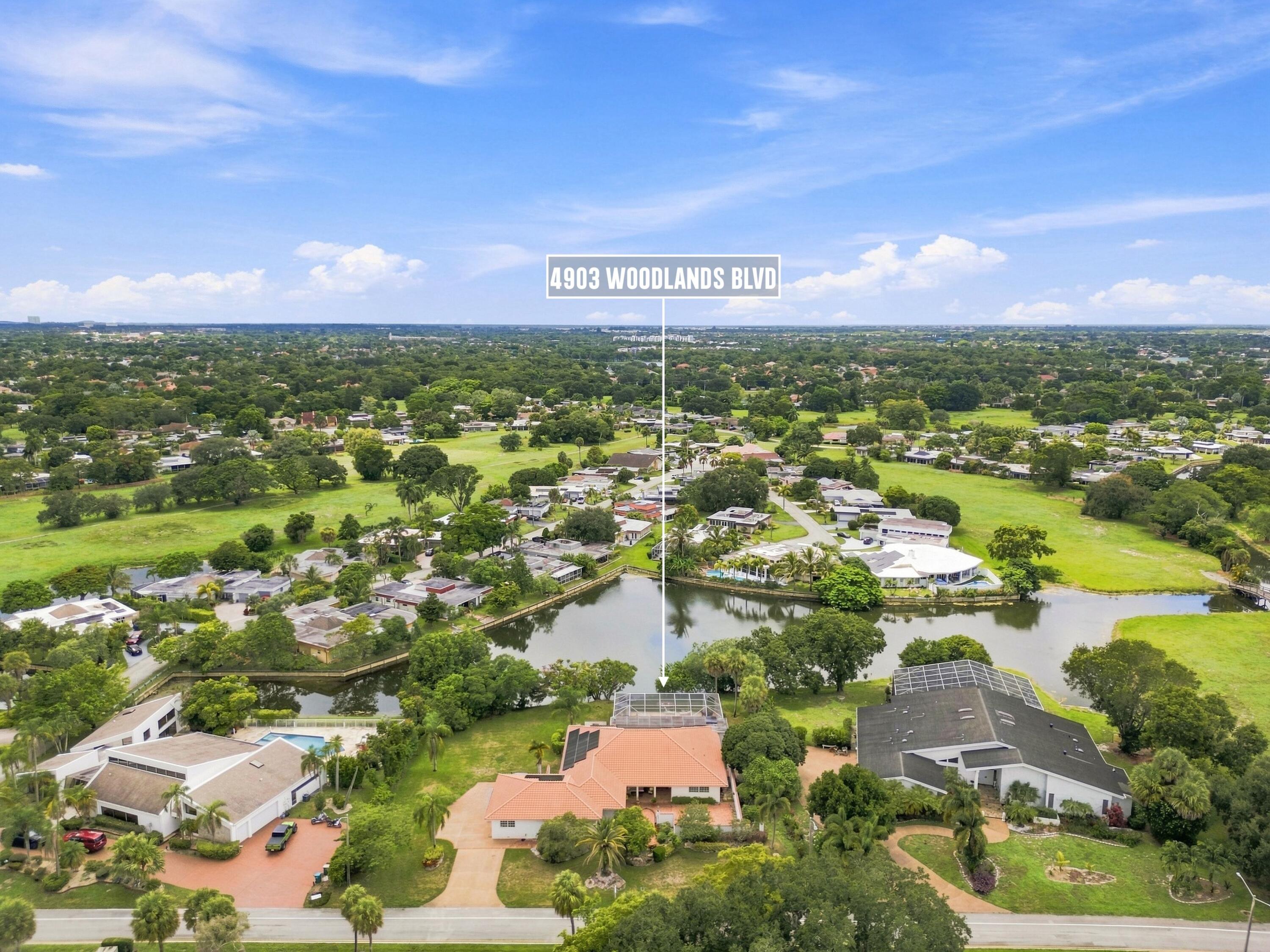 Foto de propiedad en 4903 WOODLANDS Boulevard, Tamarac, FL 33319 Tamarac con MLS# 