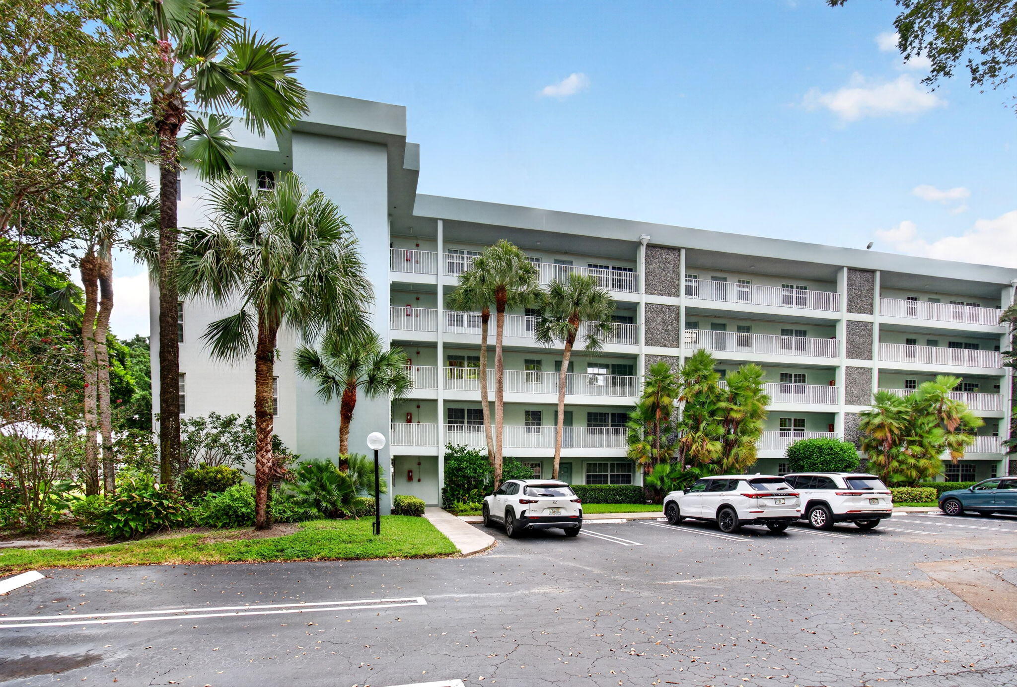 Foto de propiedad en 802 CYPRESS GROVE Lane 309, Pompano Beach, FL 33069 Pompano Beach con MLS# 