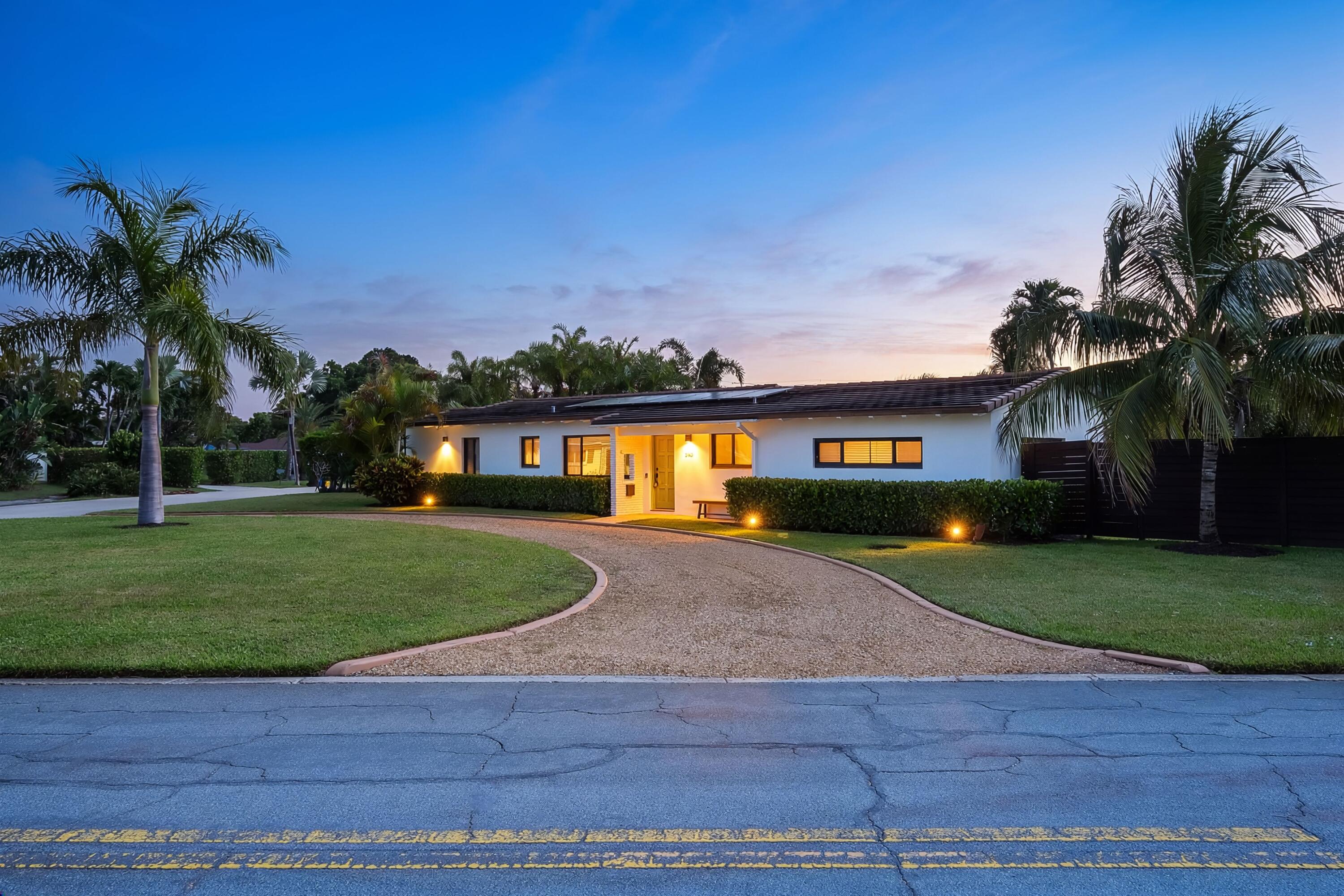 Foto de propiedad en 310 Orange Way, West Palm Beach, FL 33405 West Palm Beach con MLS# 