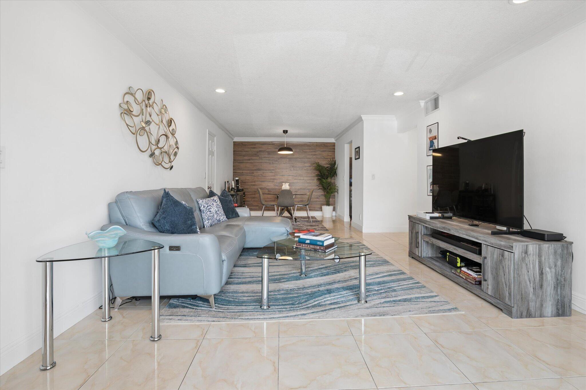 Foto de propiedad en 6287 BAY CLUB Drive 2, Fort Lauderdale, FL 33308 Fort Lauderdale con MLS# 