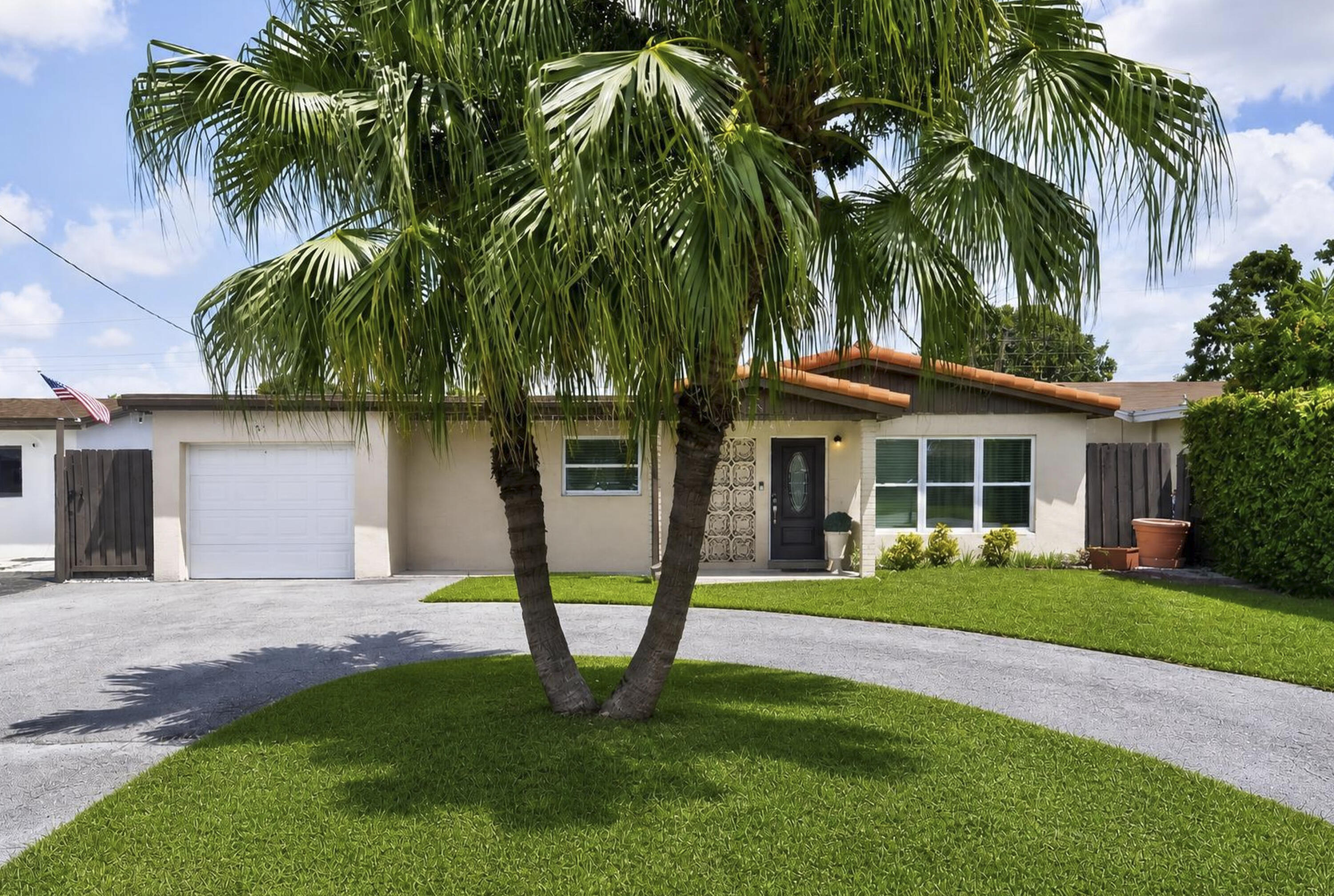 Foto de propiedad en 7961 N NORMANDY Street, Miramar, FL 33023 Miramar con MLS# 