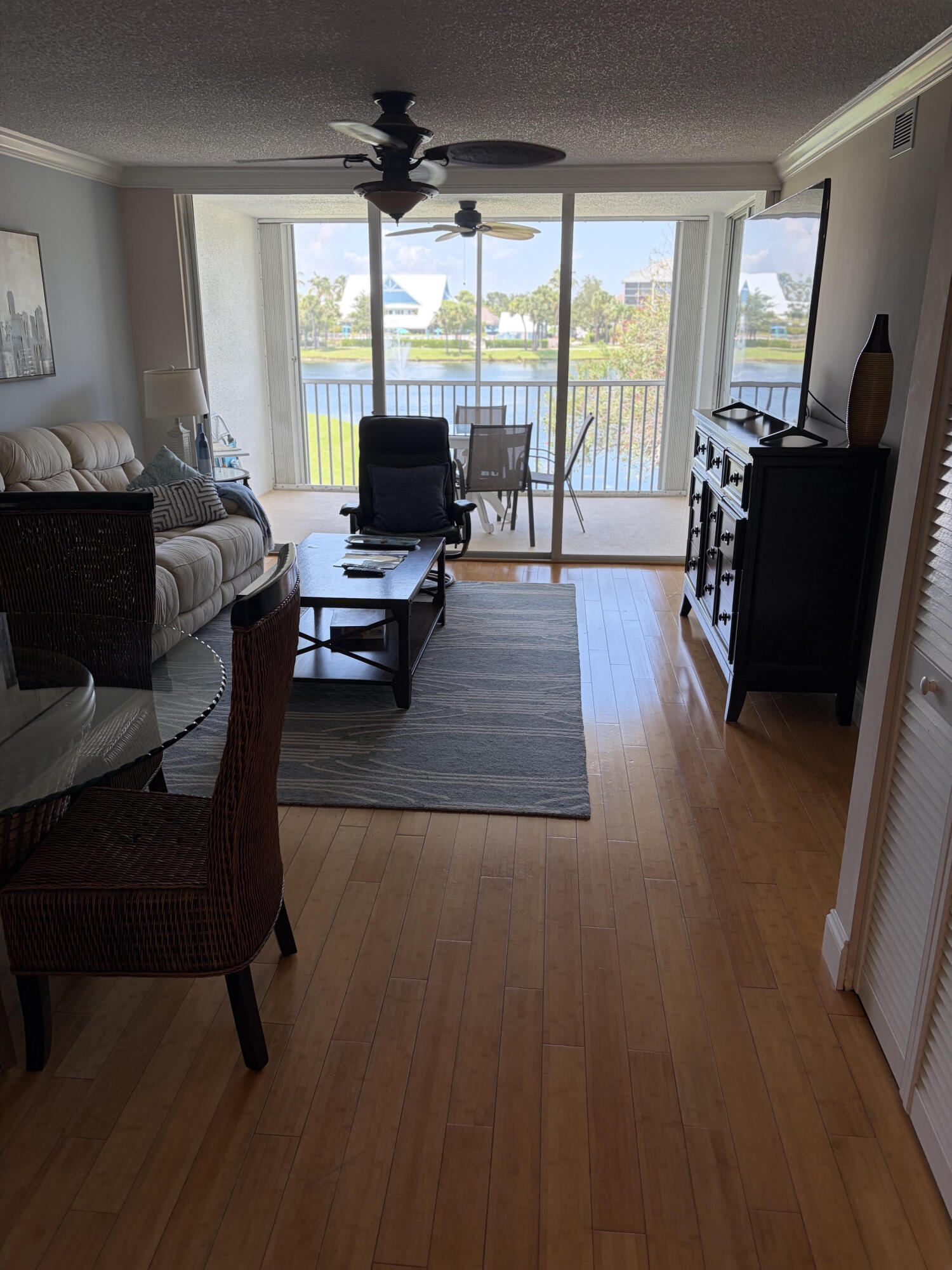 Foto de propiedad en 353 S US Hwy 1 D204, Jupiter, FL 33477 Jupiter con MLS# 