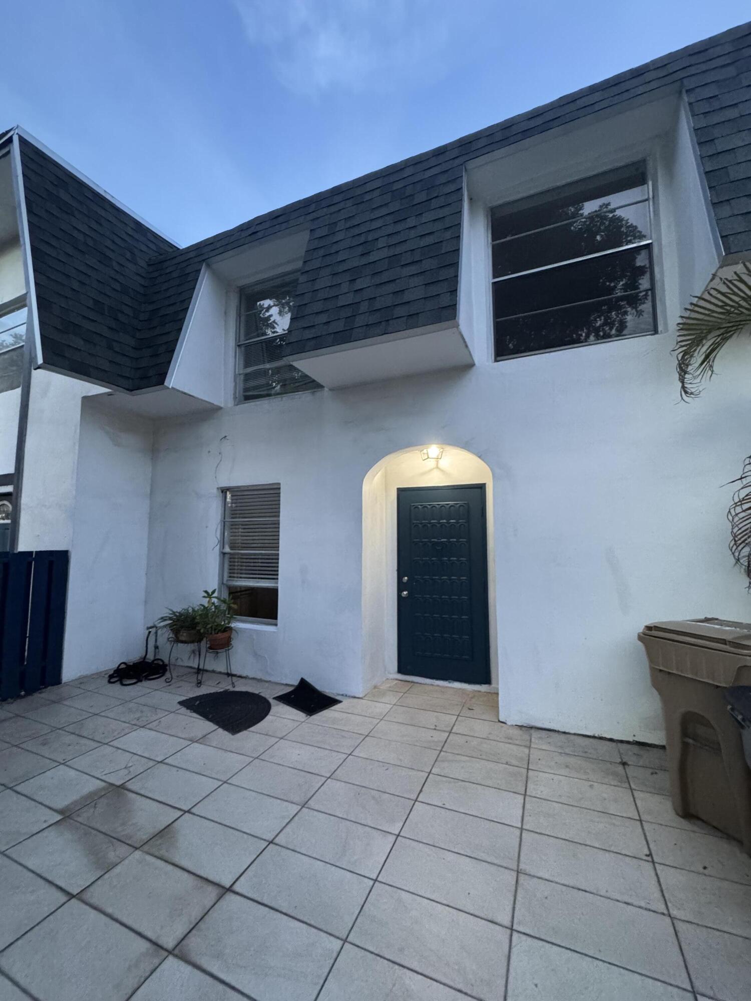 Foto de propiedad en 3904 SW 67th Way, Davie, FL 33314 Davie con MLS# 