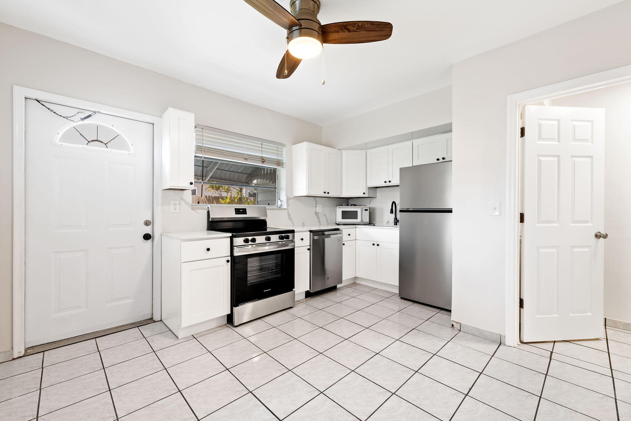 Foto de propiedad en 310 NE 6TH Street 3, Hallandale Beach, FL 33009 Hallandale Beach con MLS# 