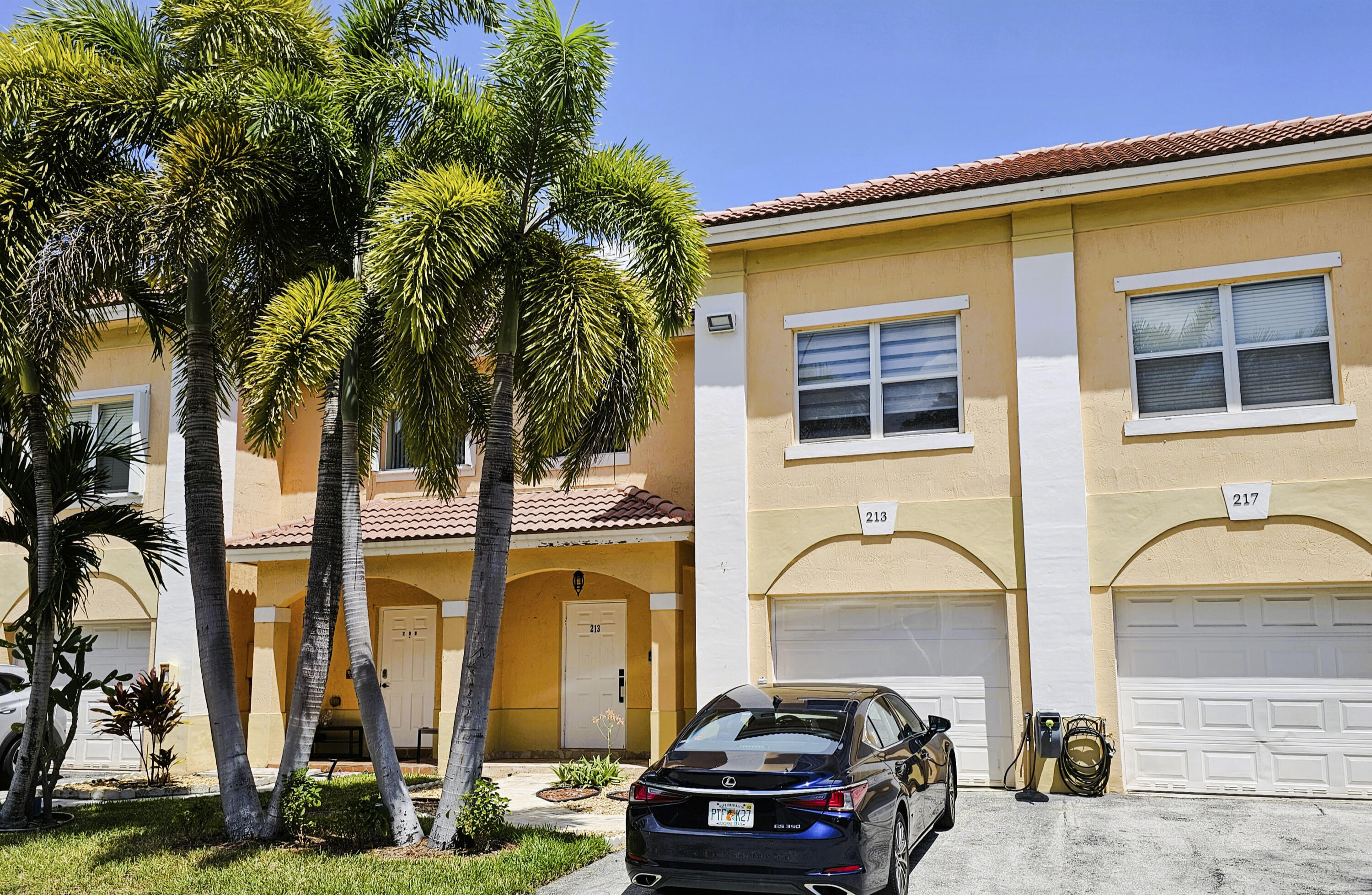 Foto de propiedad en 213 TALIA Circle, Palm Springs, FL 33461 Palm Springs con MLS# 