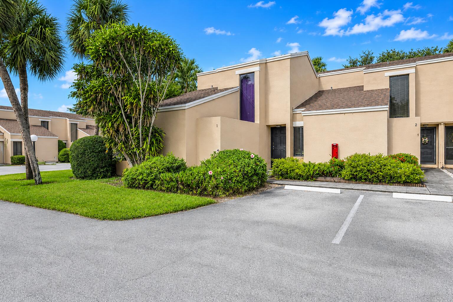 Foto de propiedad en 1169 NW 13TH Street #1, Boca Raton, FL 33486 Boca Raton con MLS# 