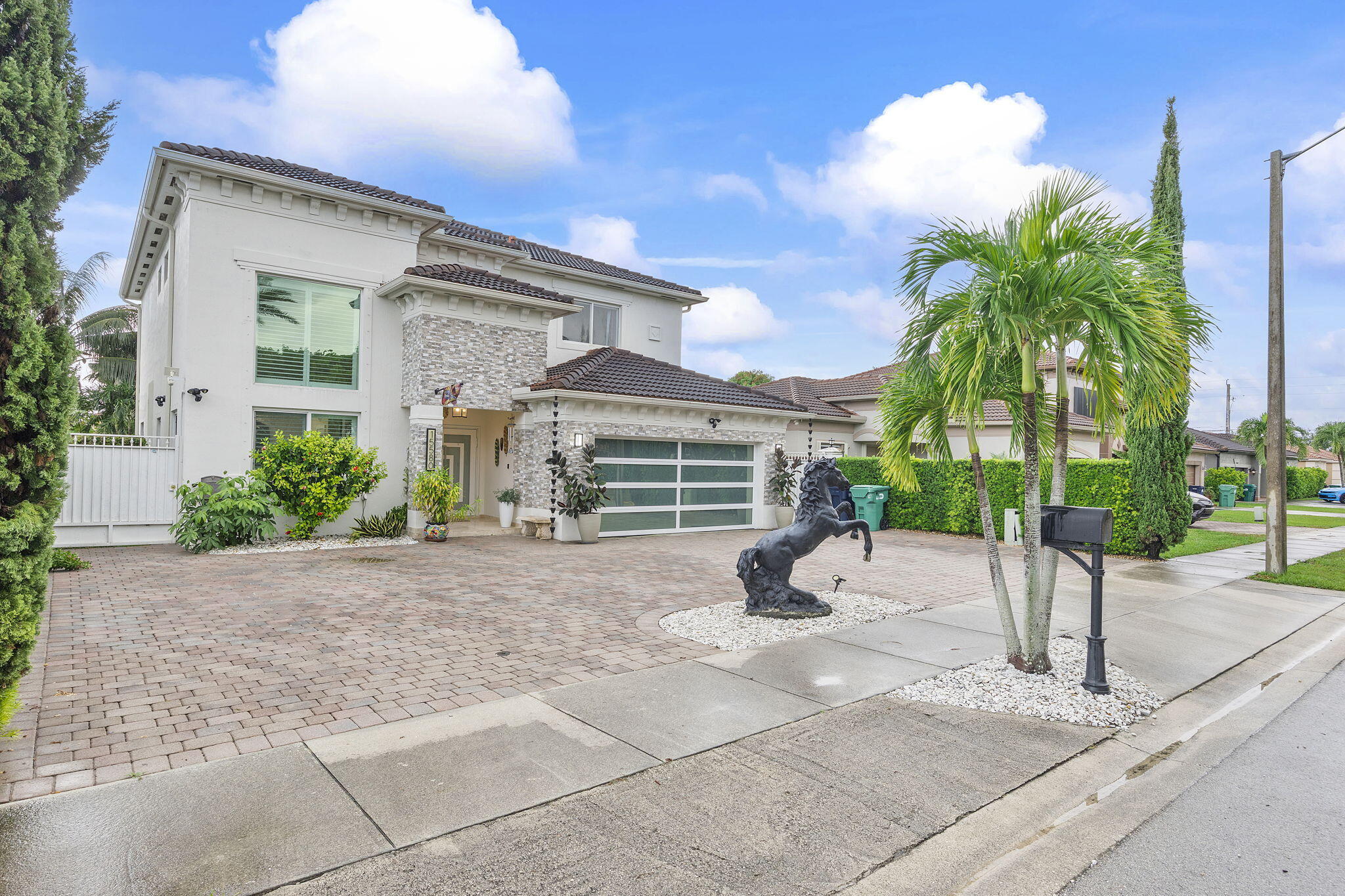 Foto de propiedad en 15580 SW 176TH Terrace, Miami, FL 33187 Miami con MLS# 
