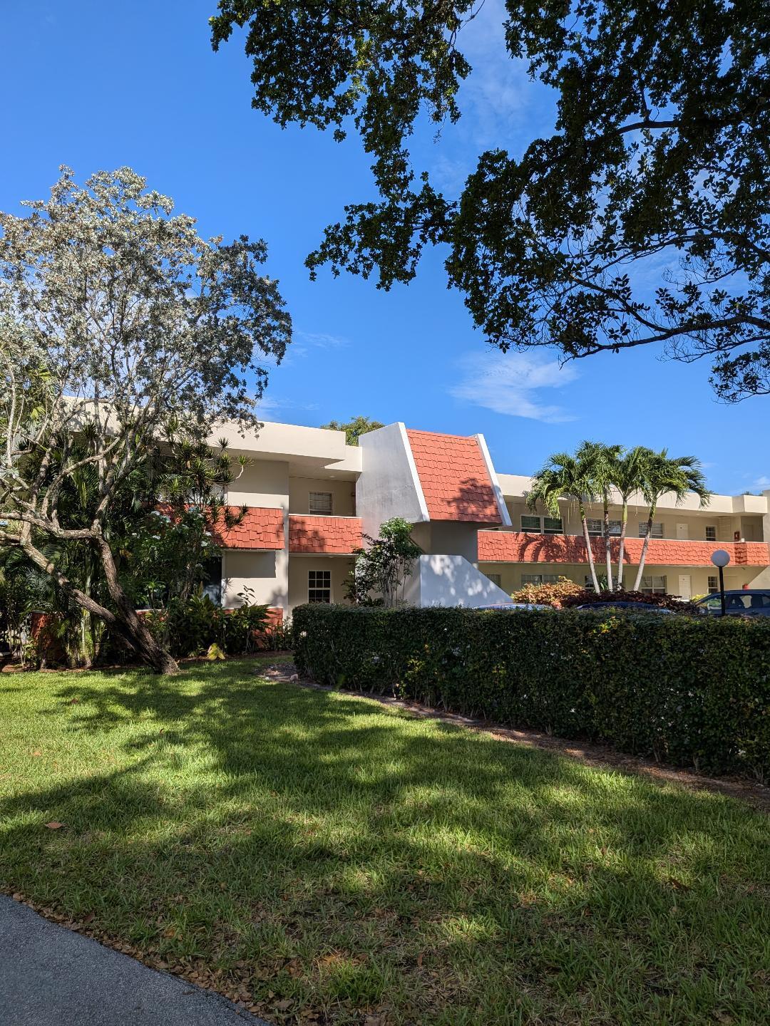 Foto de propiedad en 907 Cypress Terrace 205, Pompano Beach, FL 33069 Pompano Beach con MLS# 
